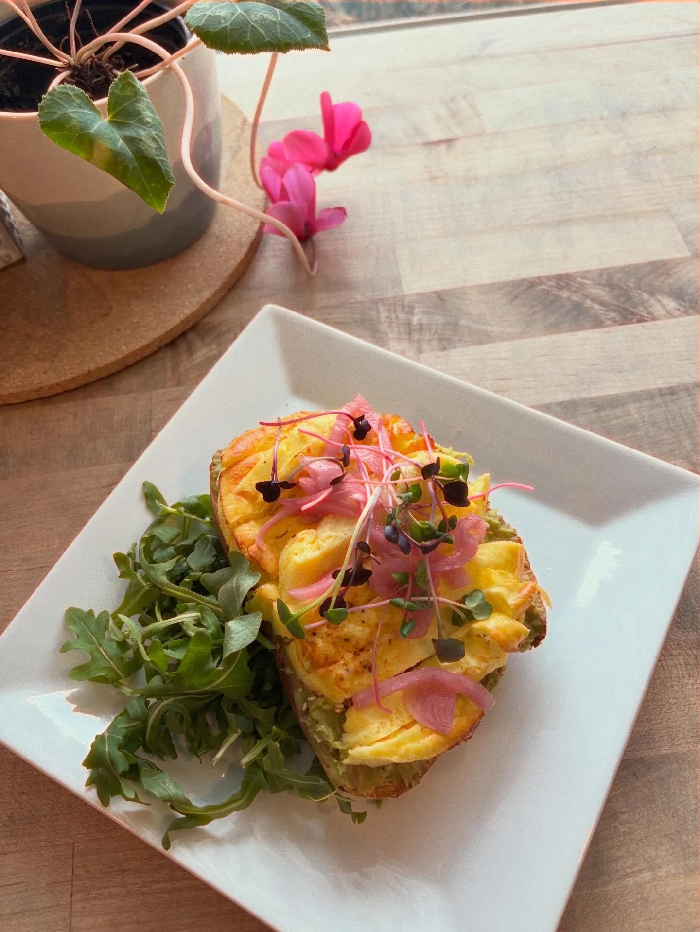 Warm up on this chilly February Sunday with an Avocado Toast 💕 🍞 🥑  We&rsquo;re open until 3!
