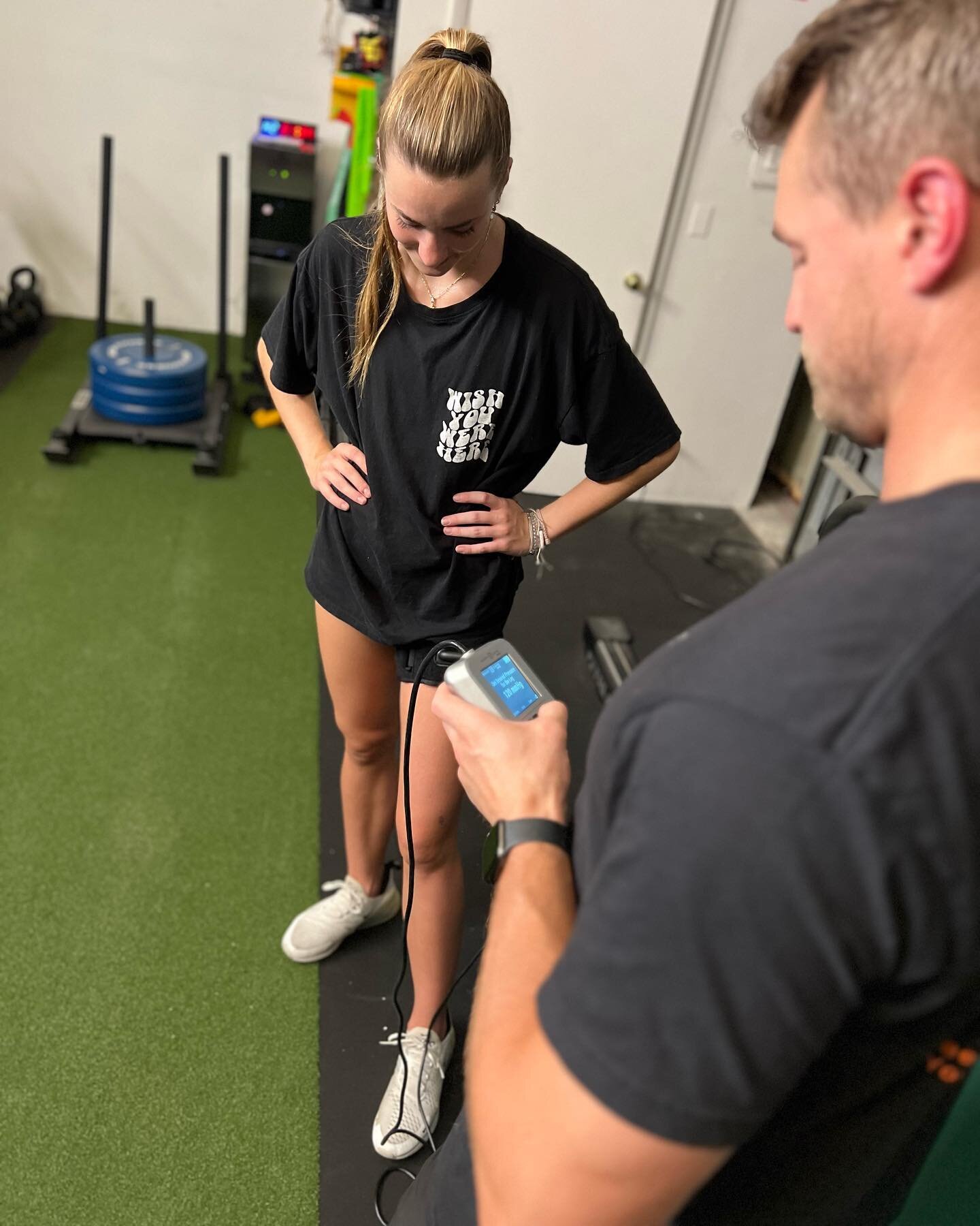 Have you felt the BRFT pump yet?!🥵💪🏼

Blood Flow Restriction Therapy (BFRT) uses a blood-pressure-like cuff to partially restrict blood flow to the affected limb in order to inprove metabolic demands of the surrounding muscles - in short, it makes