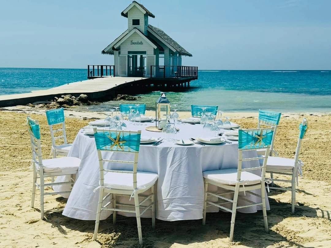 Say no 🙅&zwj;♀️ to a traditional wedding and hello 👋 to a destination wedding at a Sandals or Beaches Resort.
🚫Barn
🚫Hotel Conference Room
🚫Event Space
🚫A beach wedding... at the Jersey shore... with the brownish-green ocean as a backdrop 
✅️Tu