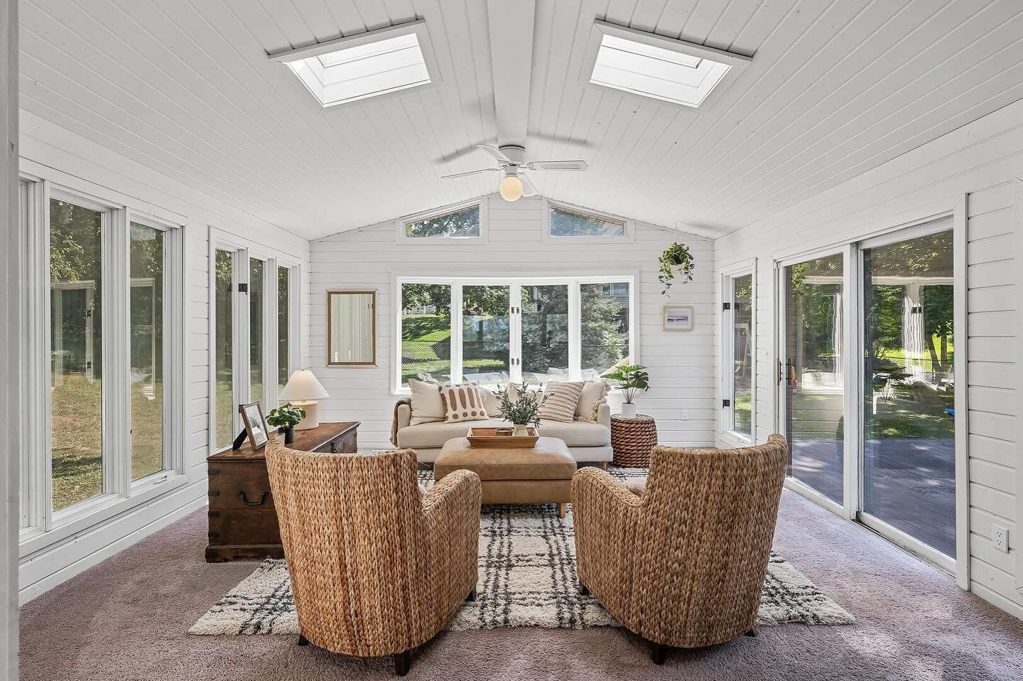This is what &lsquo;sunlit serenity&rsquo; looks like&mdash;someone pass the coffee and a good book. ☀️📚

#luxuryinteriors&nbsp;#houseinspiration&nbsp;#houseinspo&nbsp;#newhomes&nbsp;#homesweethome&nbsp;#homesofinstagram&nbsp;#homesofinsta&nbsp;#cus