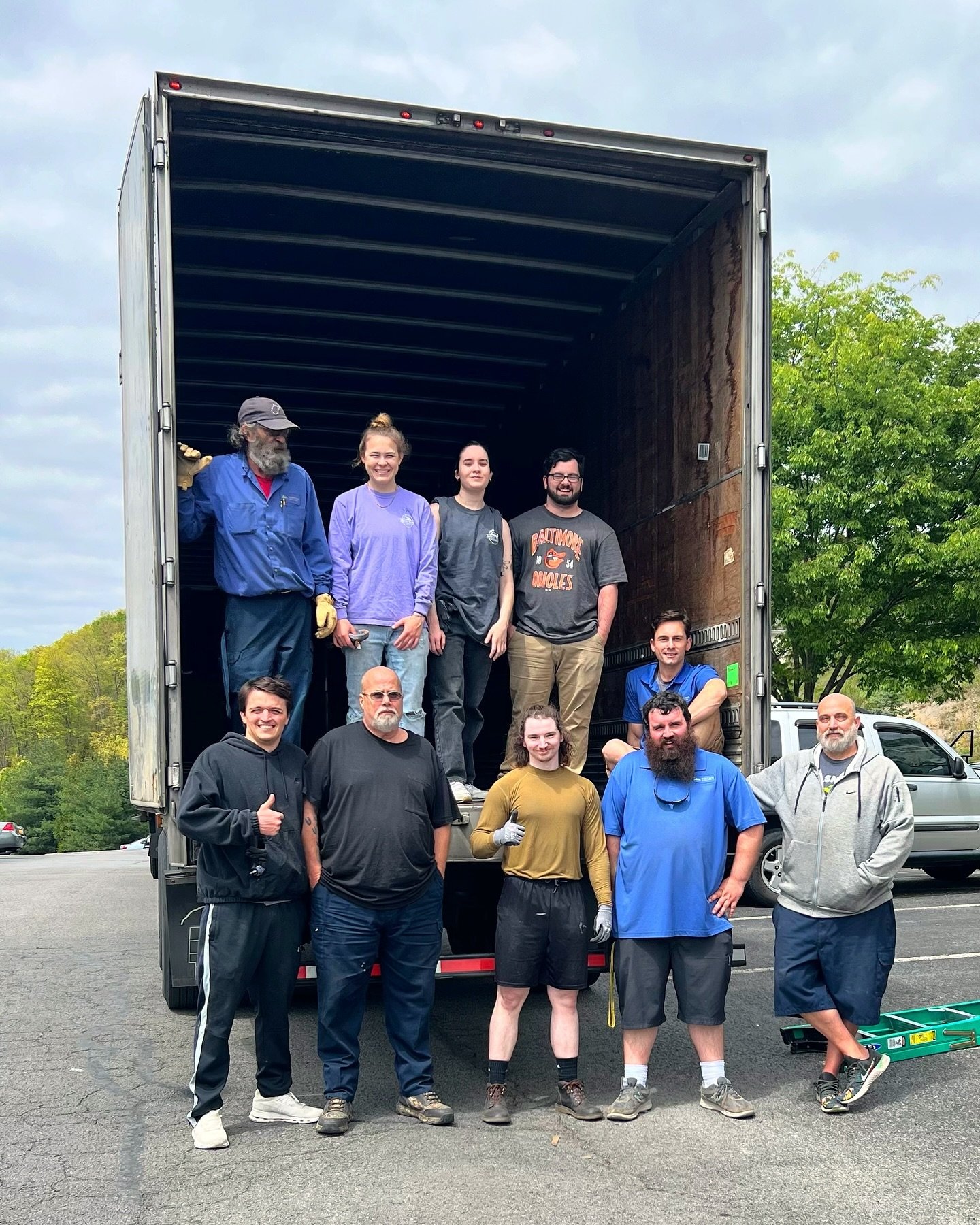 🏡✨ Welcoming fresh vibes and new beginnings! The West Run team was all in as we received and unloaded brand-new furniture, gearing up to create cozy spaces for our incoming residents. Our excitement levels are through the roof to meet the newest mem