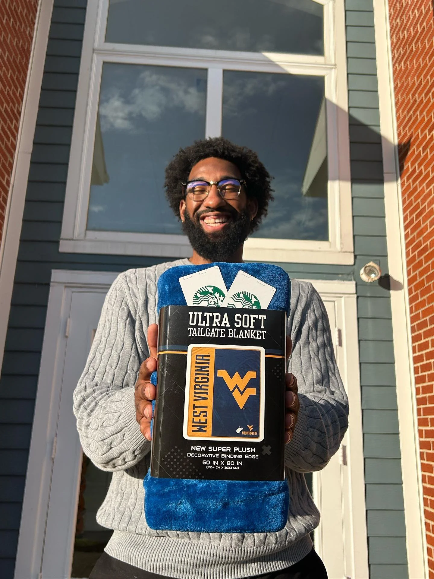 It&rsquo;s Win it Wednesday🎉
We are giving away a WVU Blanket and Starbucks gift cards💲
* To be entered to
win:
* Tag a friend looking for housing!
What&rsquo;s your Starbucks go to??
The winner will be picked 10/10! Good luck!☕️
#winitwednesday #w