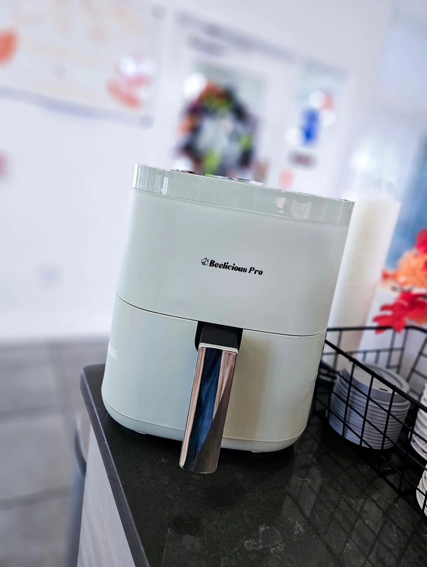 🎉Happy Win it Wednesday!!🎉
This week&rsquo;s giveaway is a Beelicious Pro Airfryer!
Here&rsquo;s how to enter:
👥Tag a friend looking for housing for the 26-27 term.
🍗Tell us your favorite meal  #winitwednesday #airfryer #tagafriend #giveaway