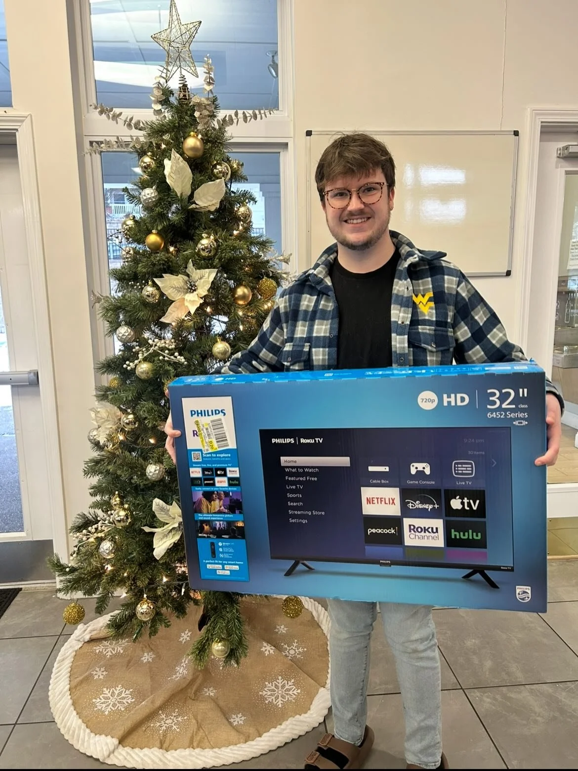 12 days. So many gifts. Even more winners! 🎁🎉 Congratulations to everyone who won during our 12 Days of Giveaways. We loved spreading the cheer&mdash;thank you for being part of it!
#12daysofgiveaways #winnerwinner #studenthousing #morgantownwv #we