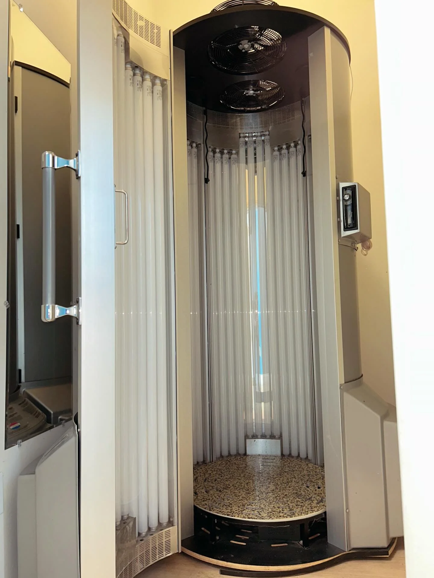 ☀️ Ready to glow? Our 2 stand-up tanning beds are perfect for a quick sun-kissed boost! Open to residents 18+, just 10 minutes per session, and eye coverage is provided for safety. Come relax, unwind, and shine bright! 😎✨ #TanTime #GlowUp #ResidentP