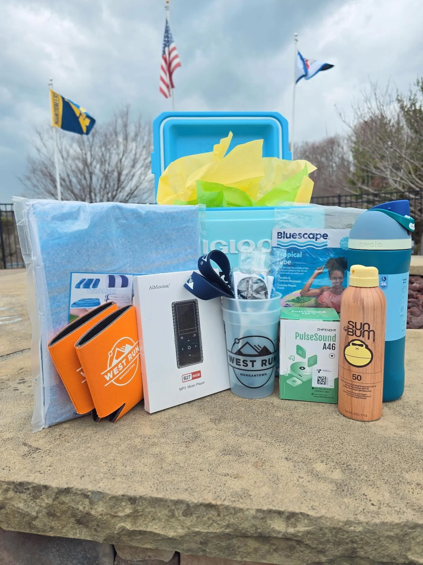 🌴 WIN IT WEDNESDAY 🌴
Spring break is right around the corner and we&rsquo;re giving away a Spring Break Essentials Cooler to one lucky winner! ☀️🧊 Perfect for beach days, lake trips, and all your spring break adventures.
How to enter:
1️⃣ Like thi