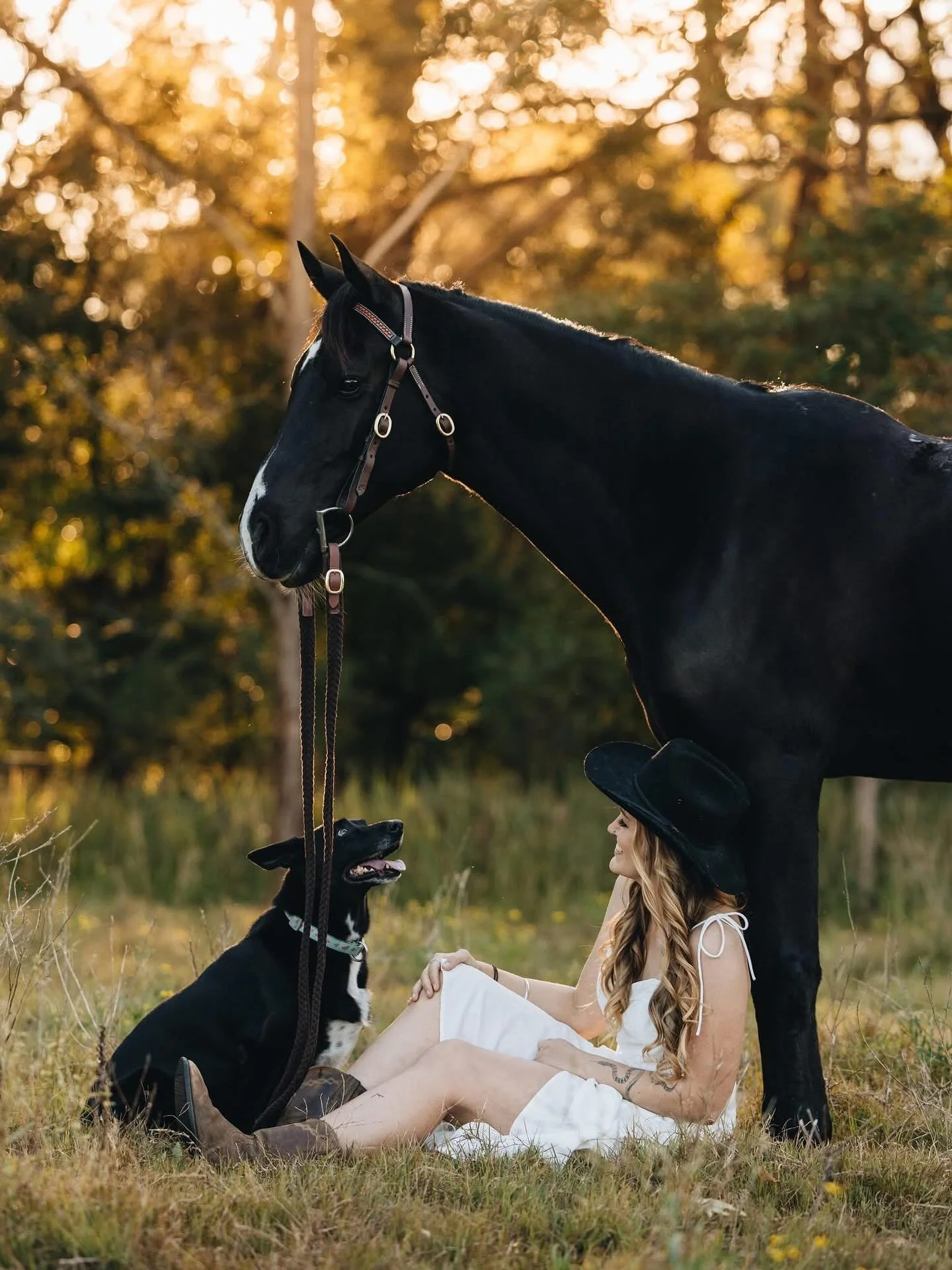 Meg, Ace &amp; Narla 🖤

There was something so special about capturing the bond between these three, no matter where Meg and Ace went, Narla wasn&rsquo;t far behind. We snuck in a photoshoot during my last trip to Sydney and winter put on a beautifu