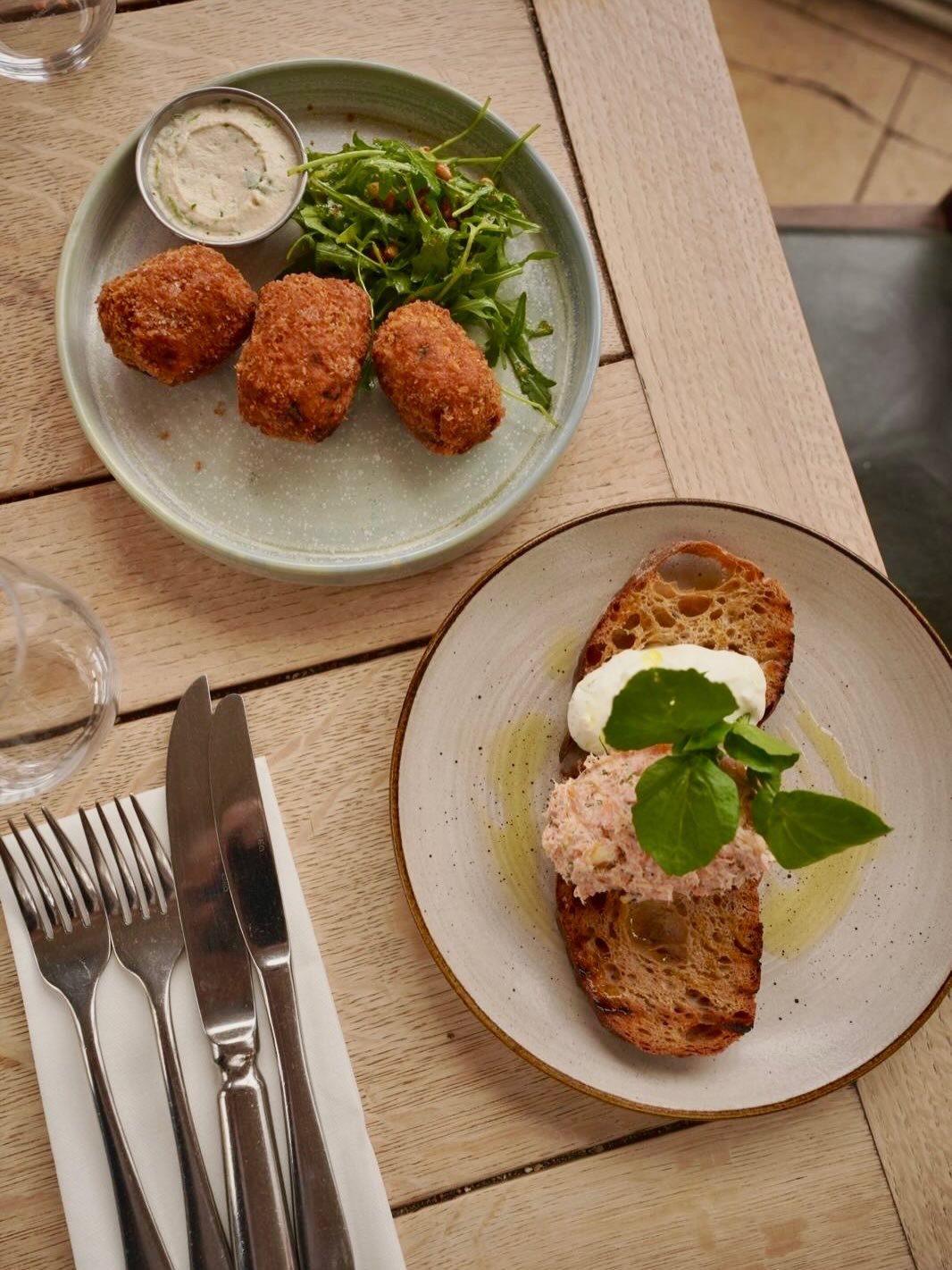 Spring is finally making an appearance, and with that, our fab new menu is kicking off on Tuesday! Be sure to pop down and give it a try.

We also want to give a warm welcome to our new Head Chef, Dave. Dave is taking the Tickell reins with this new 