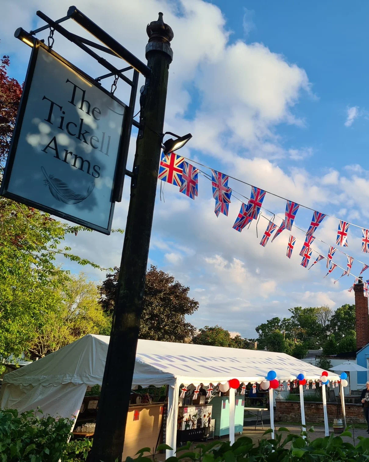 🍻 The Tickell Arms Beer Festival 🍻

Friday 22- Sunday 24 May

Expect 25+ real ales, live music, food trucks and a great family-friendly day out for all + the dogs too! FREE ENTRY

🎶 Live entertainment
Friday
7pm Special Groove

Saturday
3pm Simon 