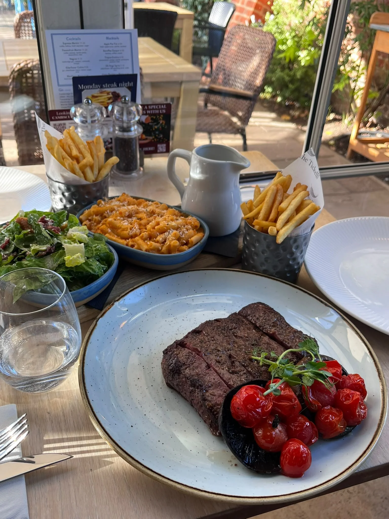 Monday Steak Nights 🥩

Our weekly steak nights are proving very popular indeed and it's easy to see why with beauties like this 600g flat iron sharer on offer.

Book in at thetickellarms.co.uk

#steaknight #thetickellarms