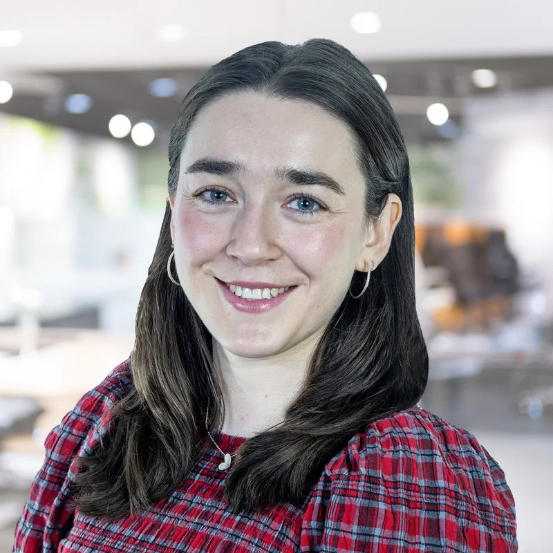 Sara Davies headshot