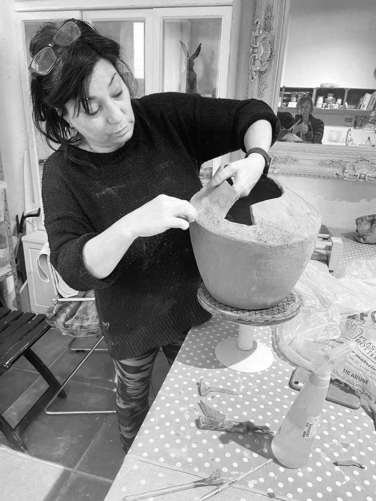 Isil Campanella building a ceramic artwork