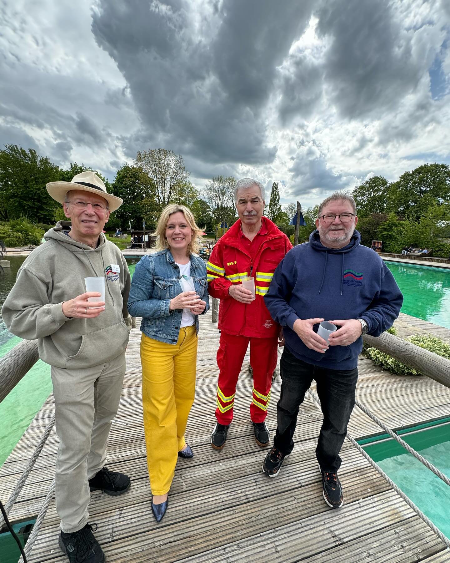 Badesaison er&ouml;ffnet!☀️🏊&zwj;♀️

Gerne war ich bereit, wieder die Schirmherrschaft f&uuml;r die diesj&auml;hrige Badesaison im @naturerlebnisbadluthe zu &uuml;bernehmen. Ein Dank daf&uuml;r an den Vorsitzenden Reinhard Gr&auml;pel.

Die Wasserqu