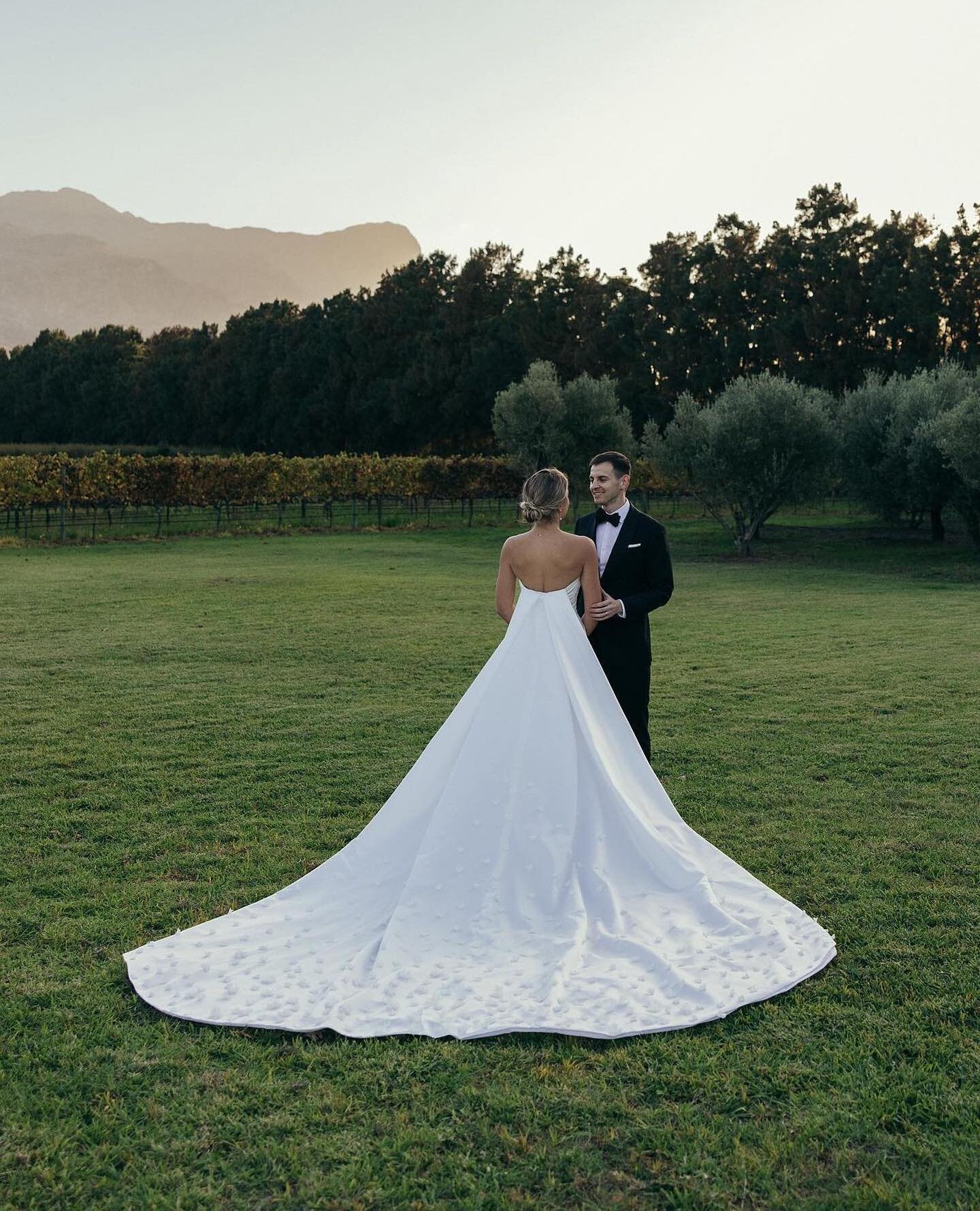 Say 'I do' in unforgettable style at MAISON, where dreams come true amidst the vineyard romance 💍 

Photography by @hanrumaraisphotography 

maisonestate.co.za
