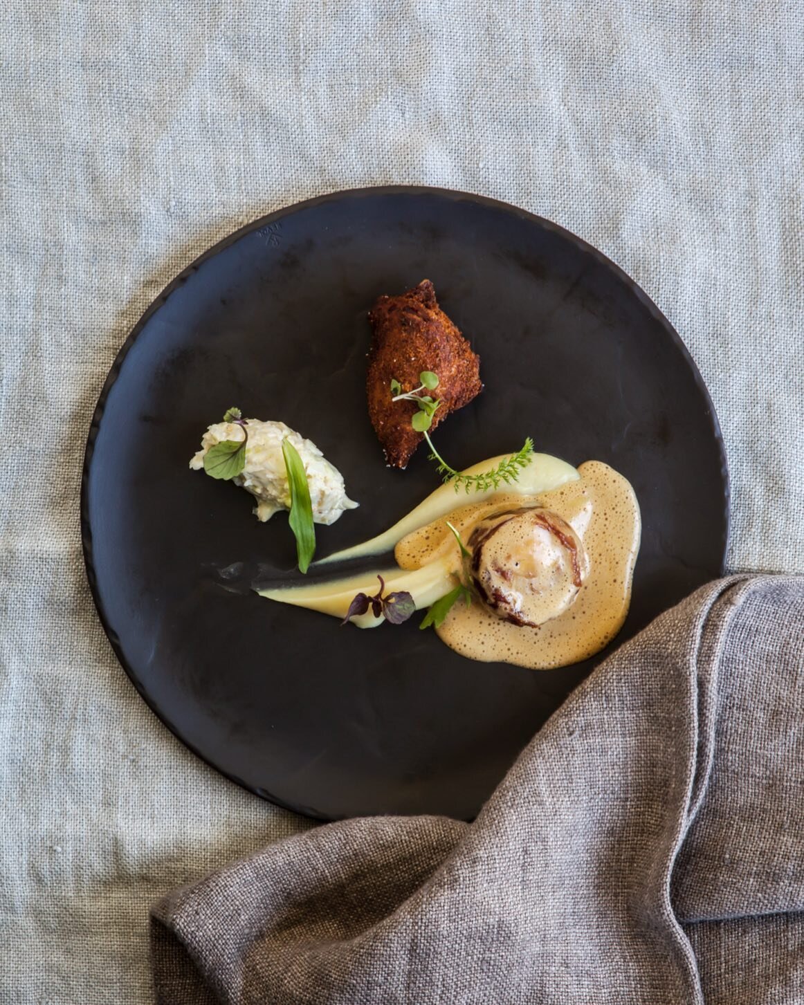 At MAISON's @ChefsWarehouse, the pleasure of the palate knows no bounds. Our wines, lovingly crafted, complement a menu of extraordinary dishes that ignite the senses and leave a lasting impression🍷🍴🌿

maisonestate.co.za