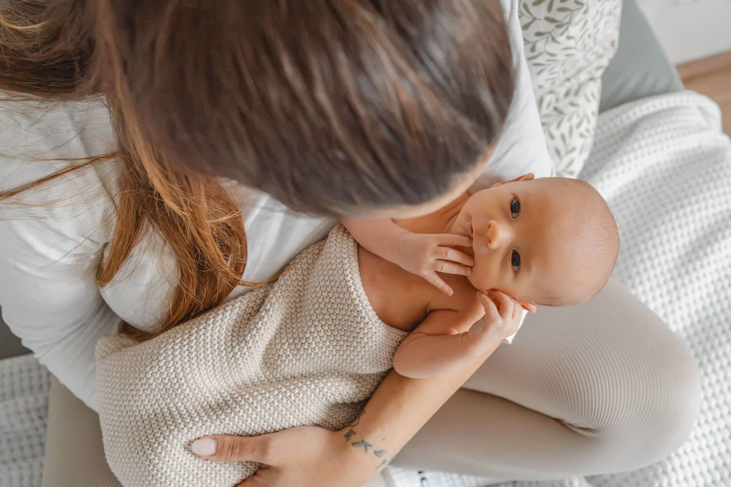 KRF-baby_schaut_mutter_an.jpg.jpg