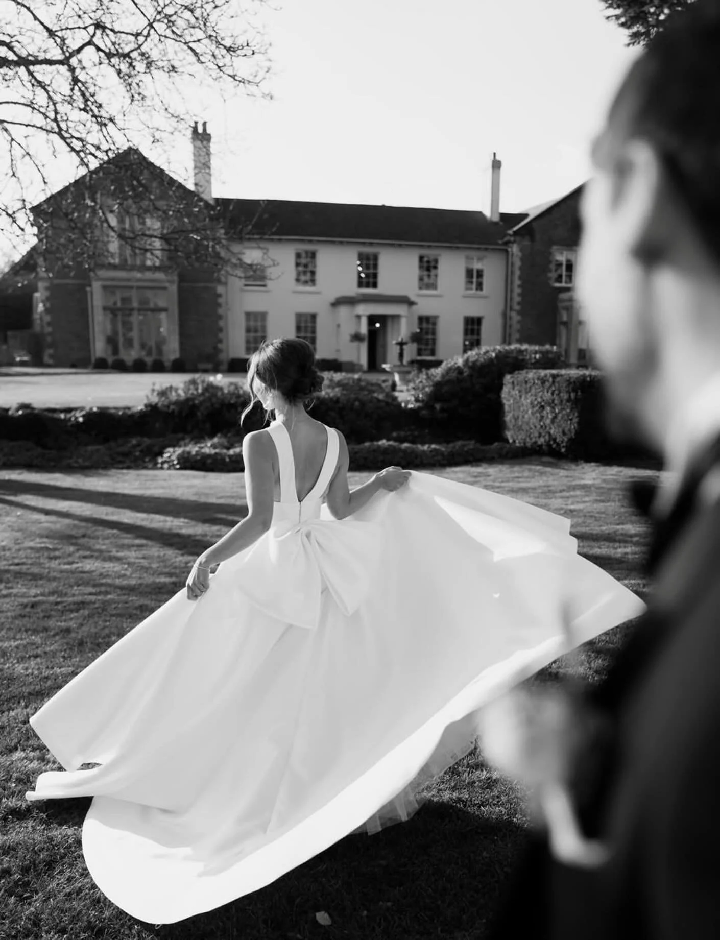 ** GOOD FRIDAY AND GOOD VIBES ** @weddingdays31 
Showing how it&rsquo;s done is our beautiful bride Emily 😍 looking gorgeous in style Camden 🤍
Insane photography by @danwimbleweddings 😍😍