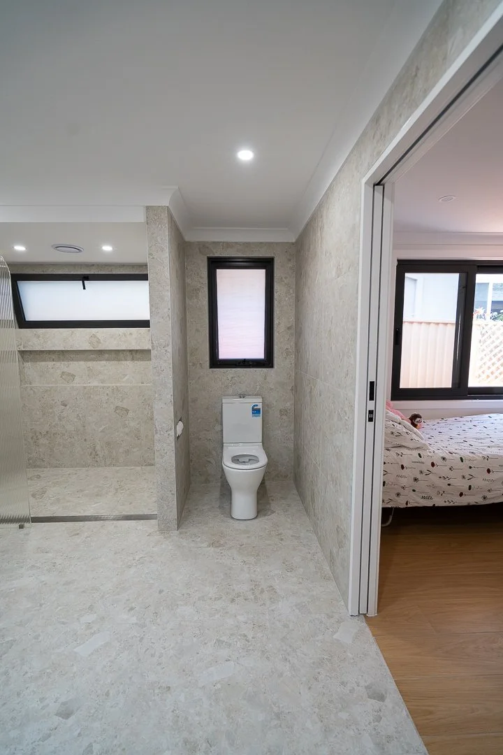 MAIN BATHROOM-4.jpg