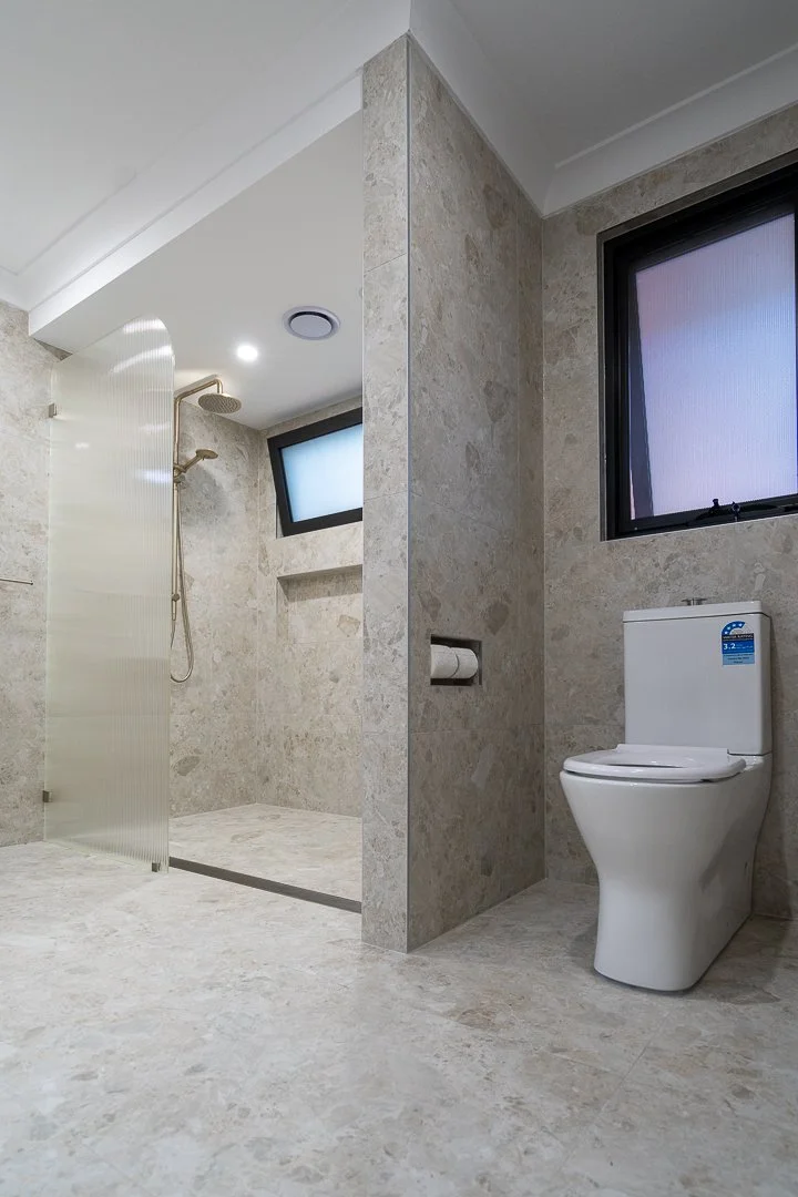MAIN BATHROOM-6.jpg