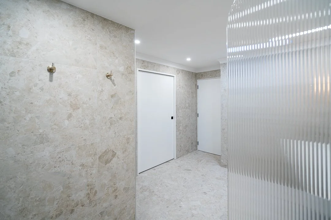 MAIN BATHROOM-13.jpg