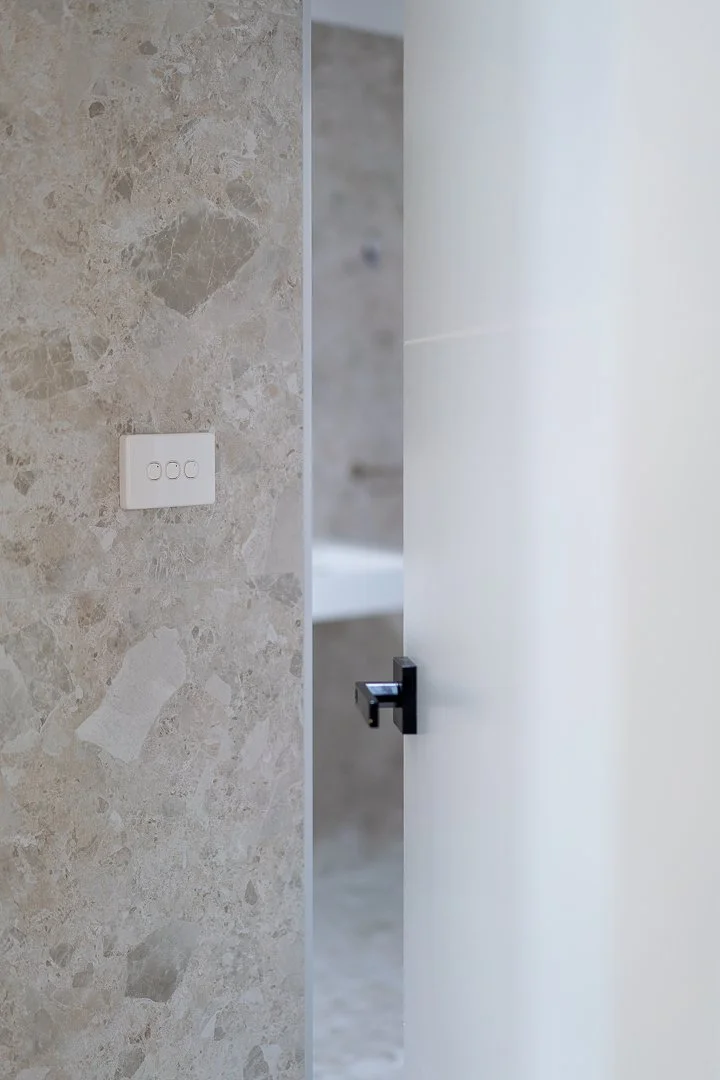 MAIN BATHROOM-28.jpg