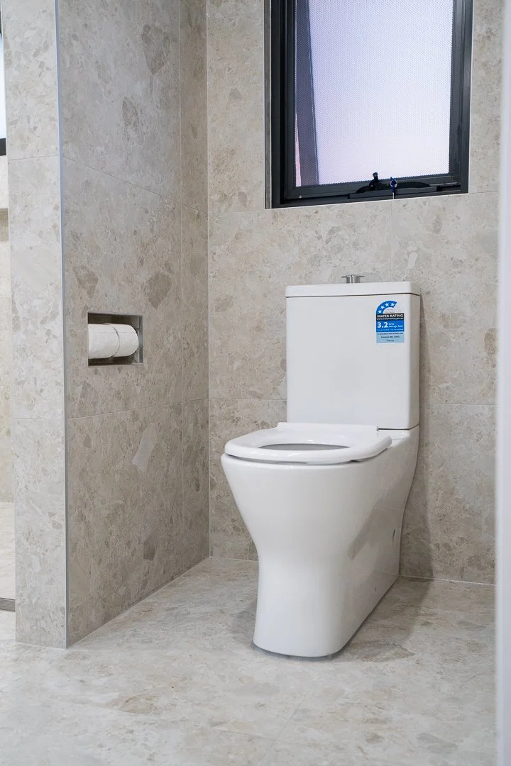 MAIN BATHROOM-8.jpg