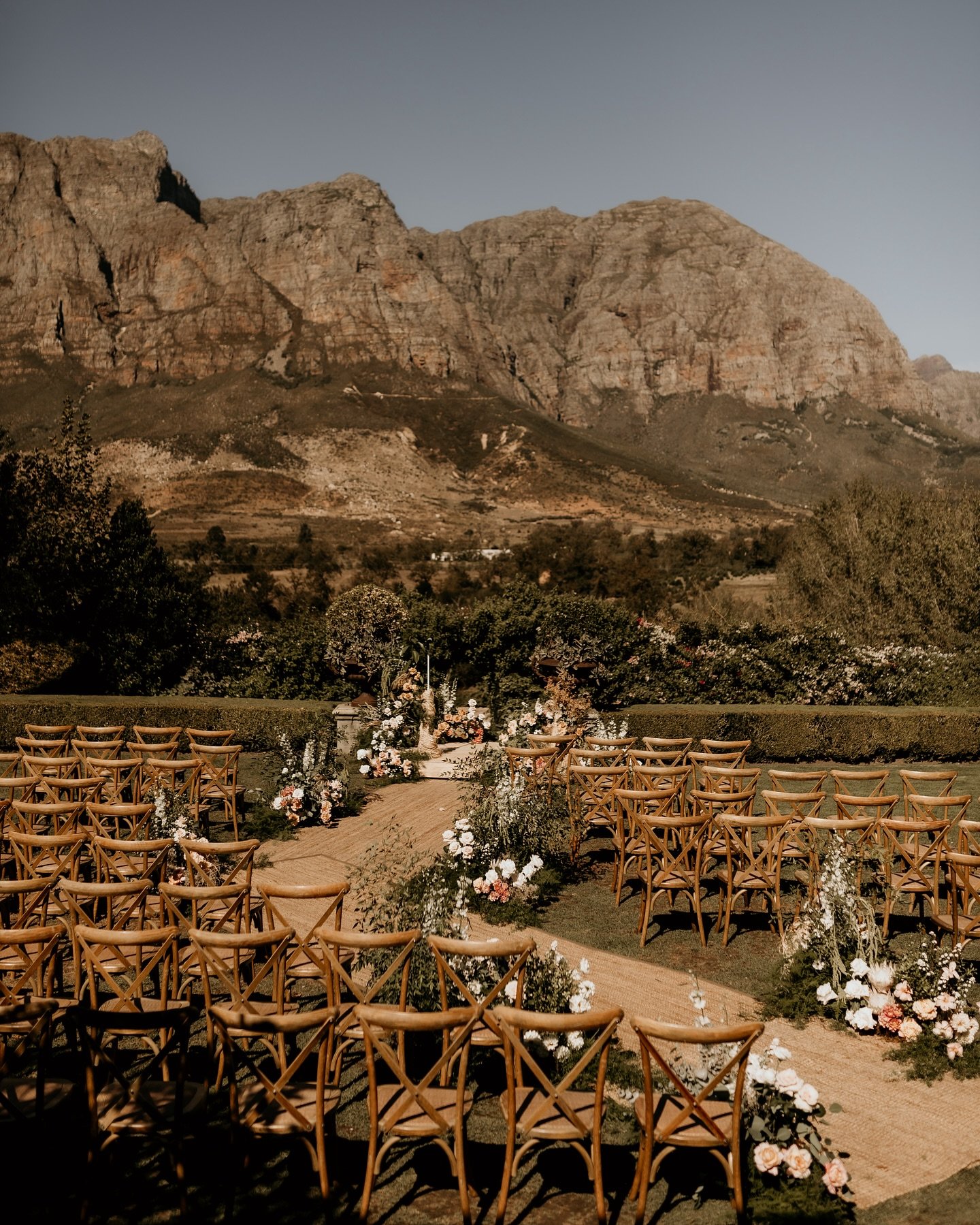 Sharon &amp; Steven | Moments before 🤍 

Wedding design &amp; planner - @idobox 
Furniture &amp; Styling &ndash; @Scapeevents by @mj_sidi 
Flowers &ndash; @botanicaflowers 
Stationery &ndash; @by_kerrith 
Venue &ndash; @johannesdal.1207 
Photographe