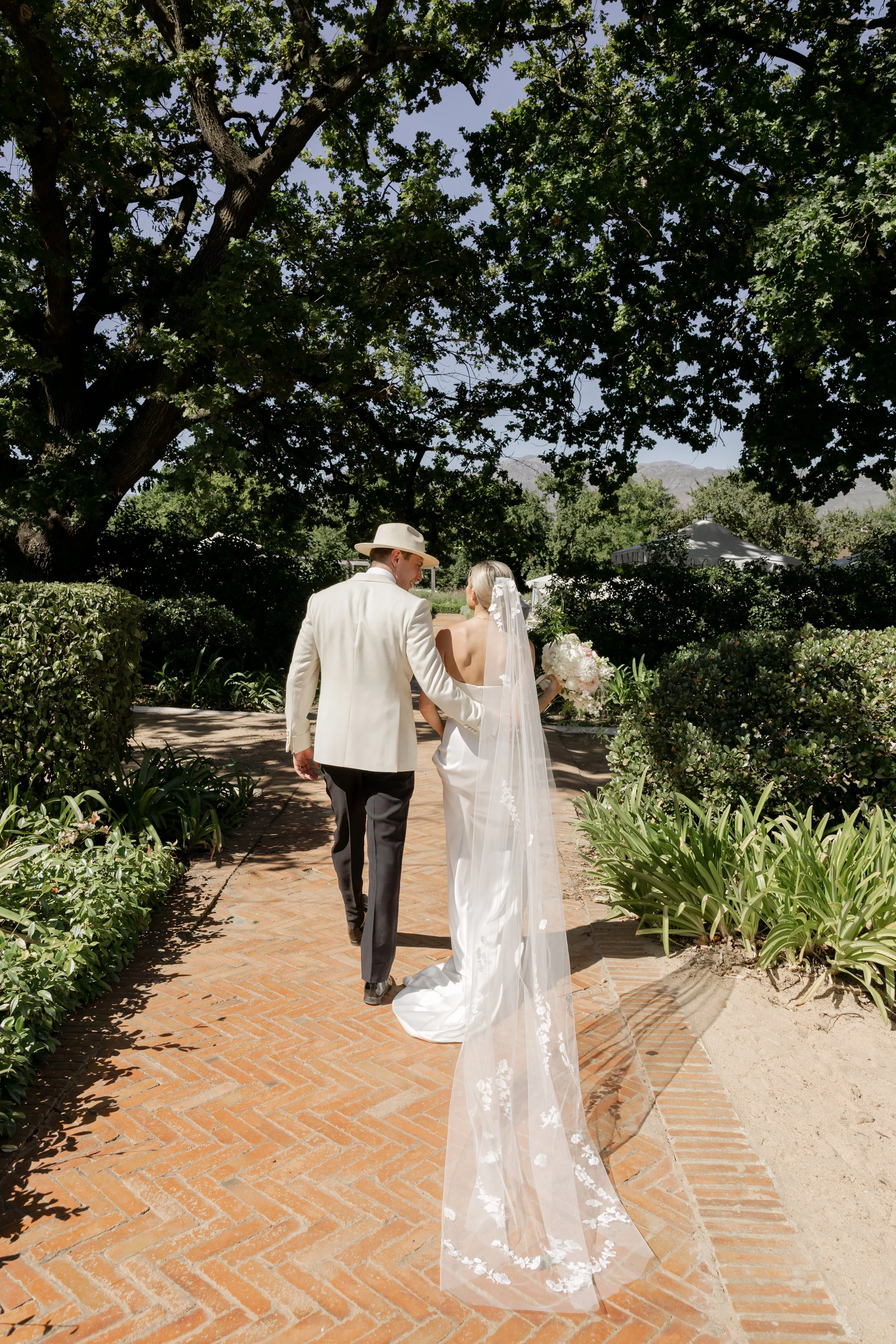 Soft Blooms and Golden Light | Adi & James | Vrede & Lust