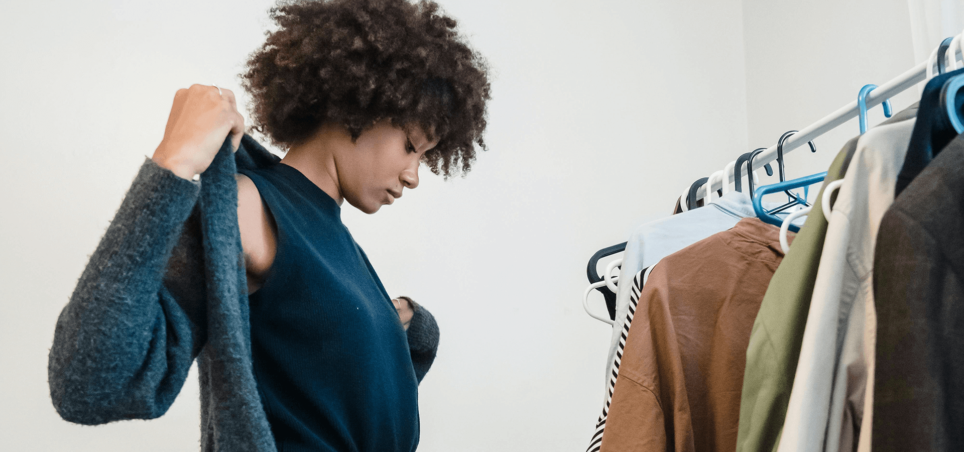 What to Wear on Camera for Video Shoots (Colours, Patterns and Wardrobe Tips)