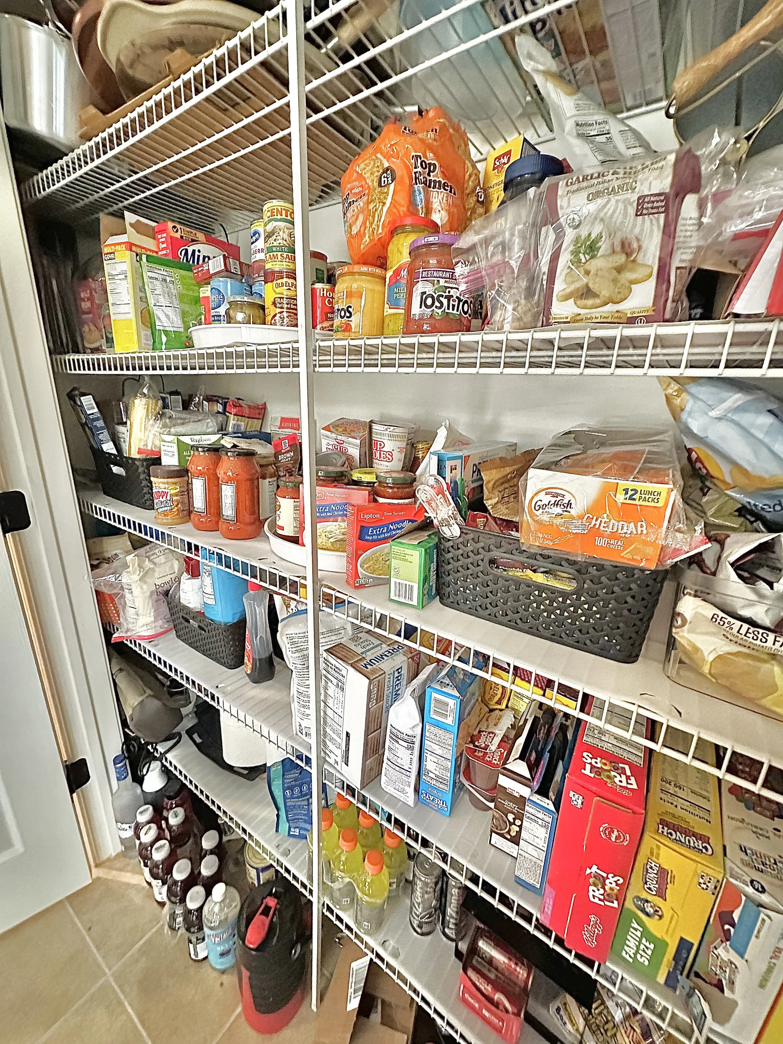 clutteredpantrywithwireshelving