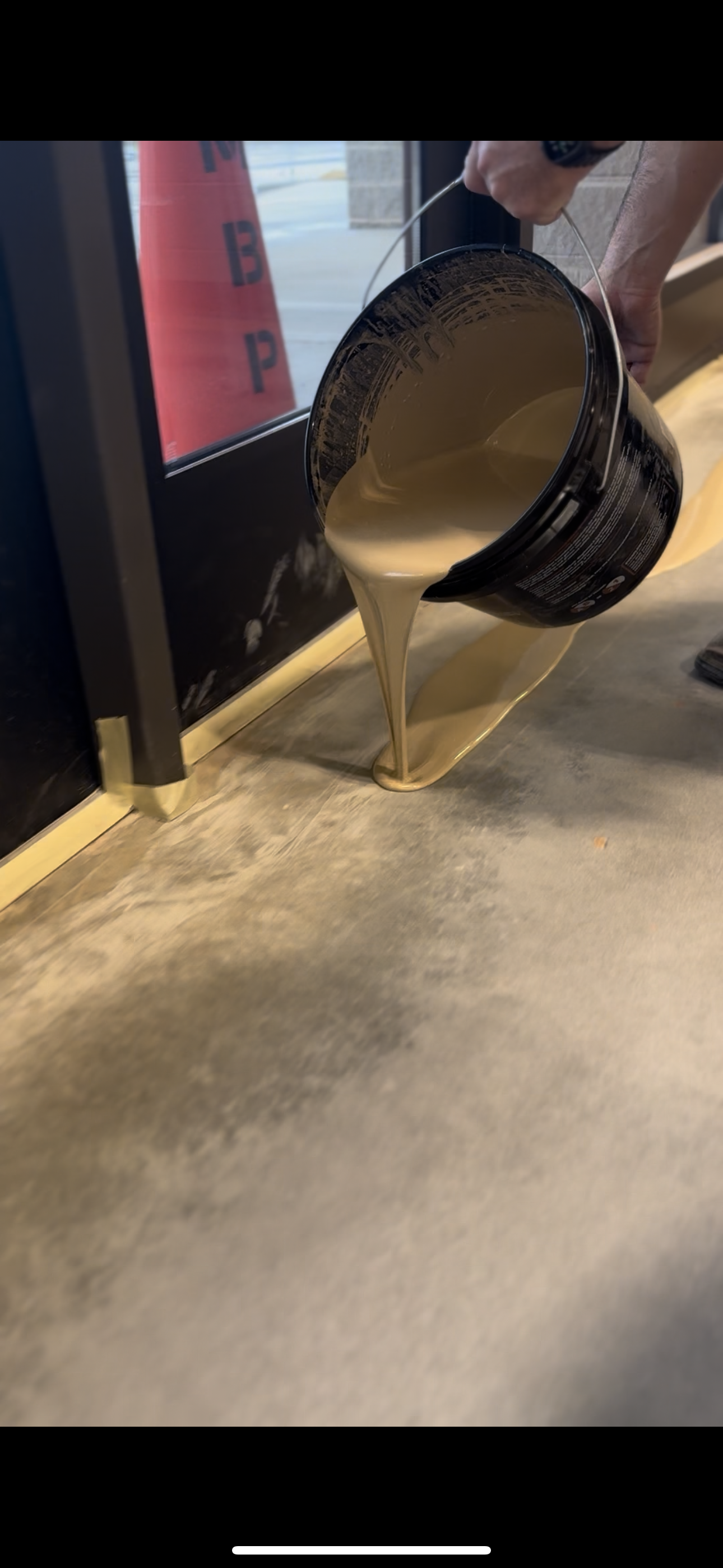 Pouring beige epoxy basecoat