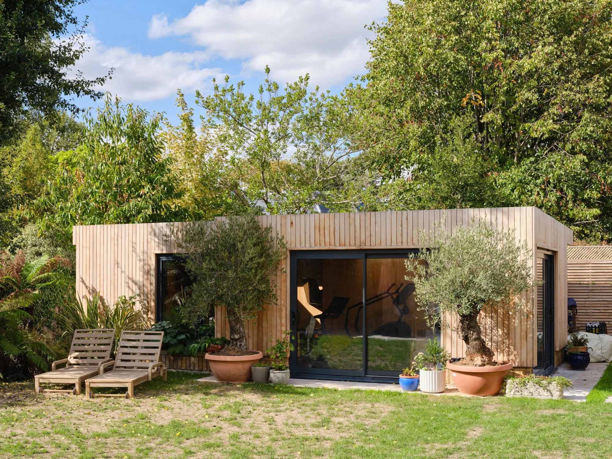 Cedar-clad garden studio housing a gym and summer room, Cromwell Road, Teddington