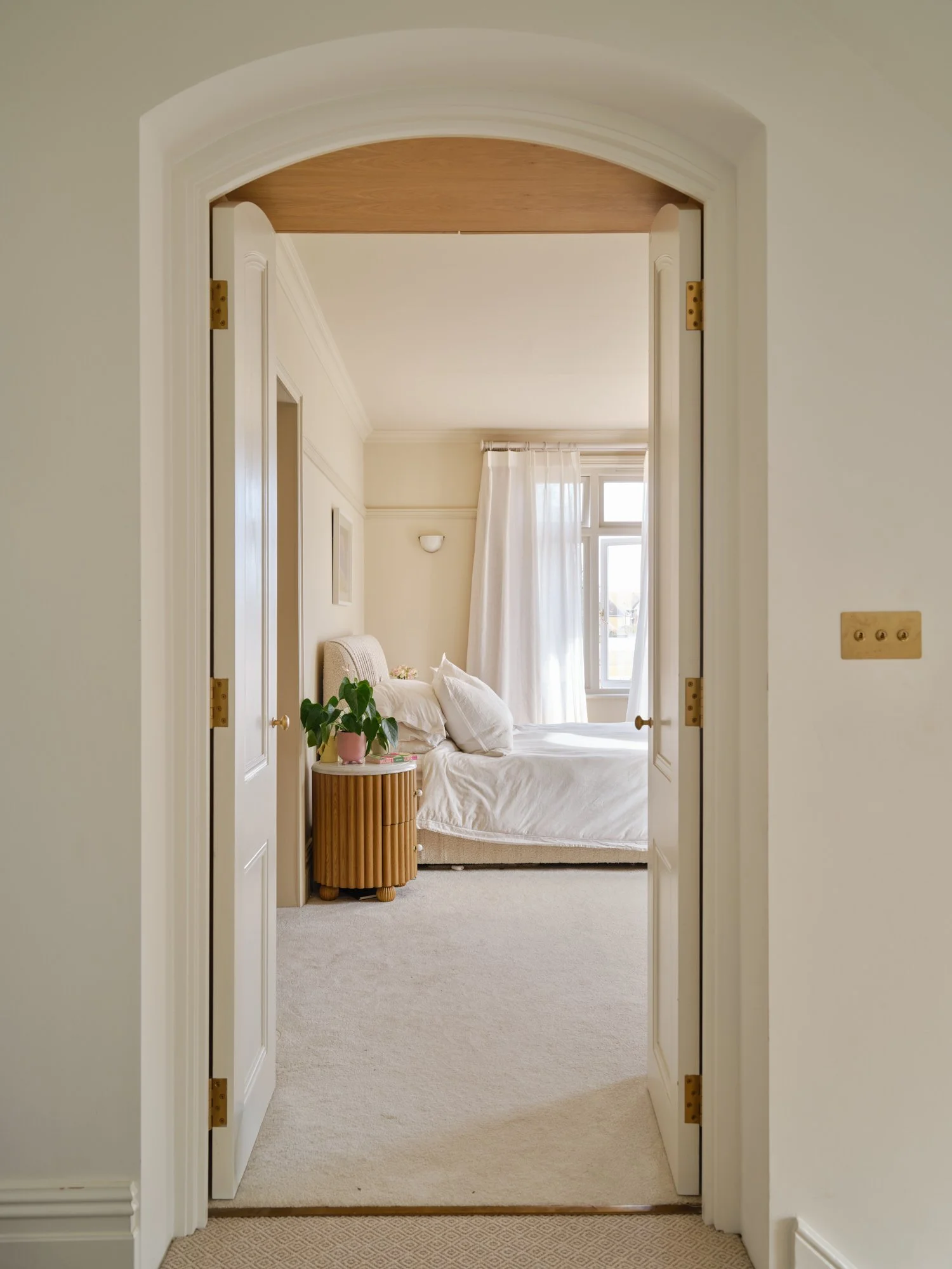 Arched entrance into the master bedroom, Cromwell Road, Teddington