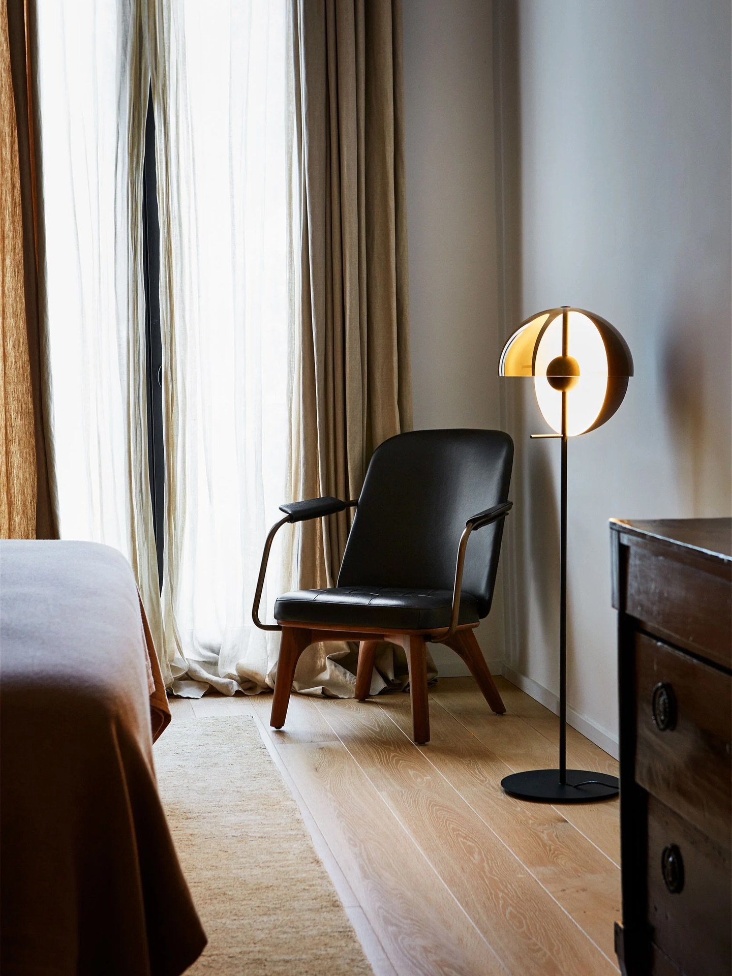 Floor lamps are so underrated! Pick one that will be the center of attention, spark a conversation or set the mood for an evening at home. Here are some standouts&hellip;

#floorlamp #floorlamps #light #lighting #lightingdecor