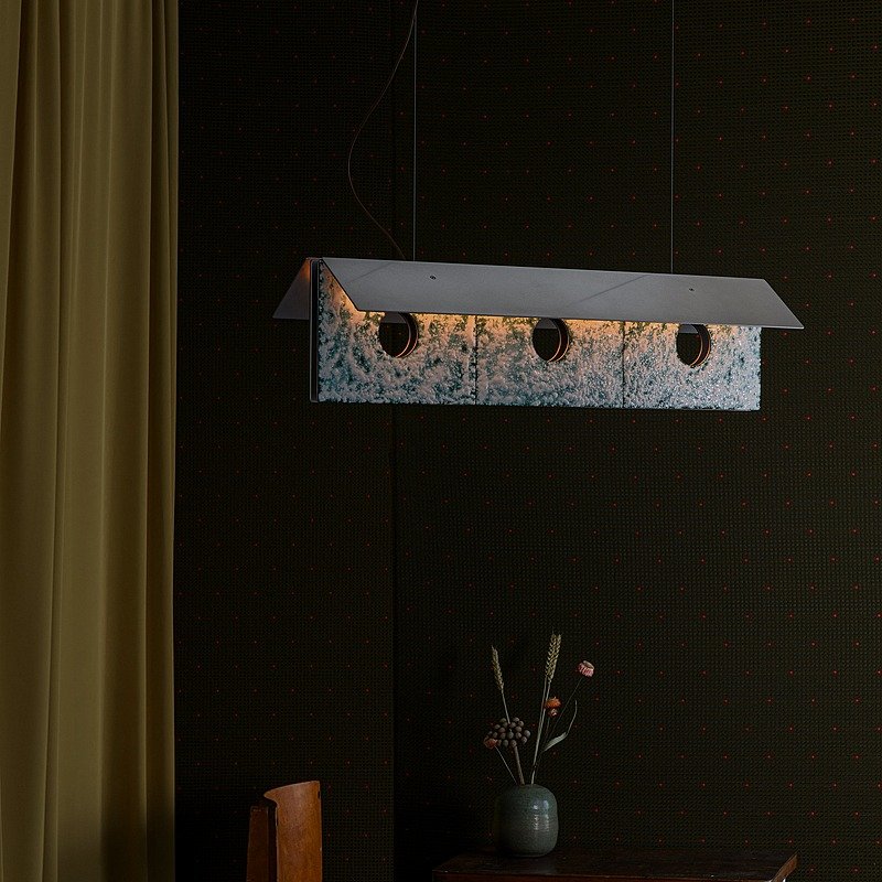 Bold, luminous, and sculptural - the Bolda collection by @lambertetfils transforms light into art ✨

Polished aluminum sheets set the stage for enameled copper plates, brought to life by a radiant tube that amplifies every curve and contour. Inspired