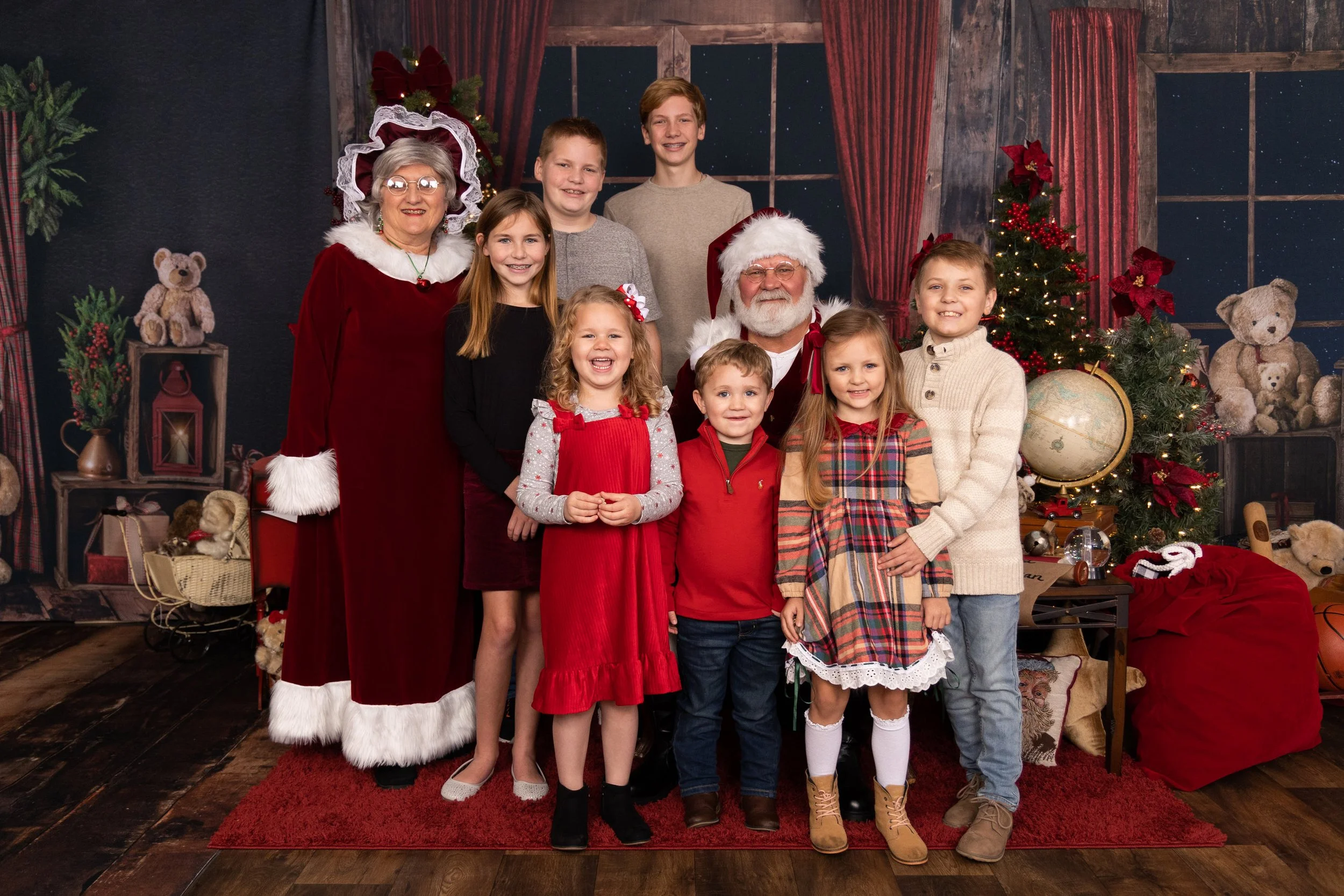 Cousin photo taken between their back-to-back mini-sessions