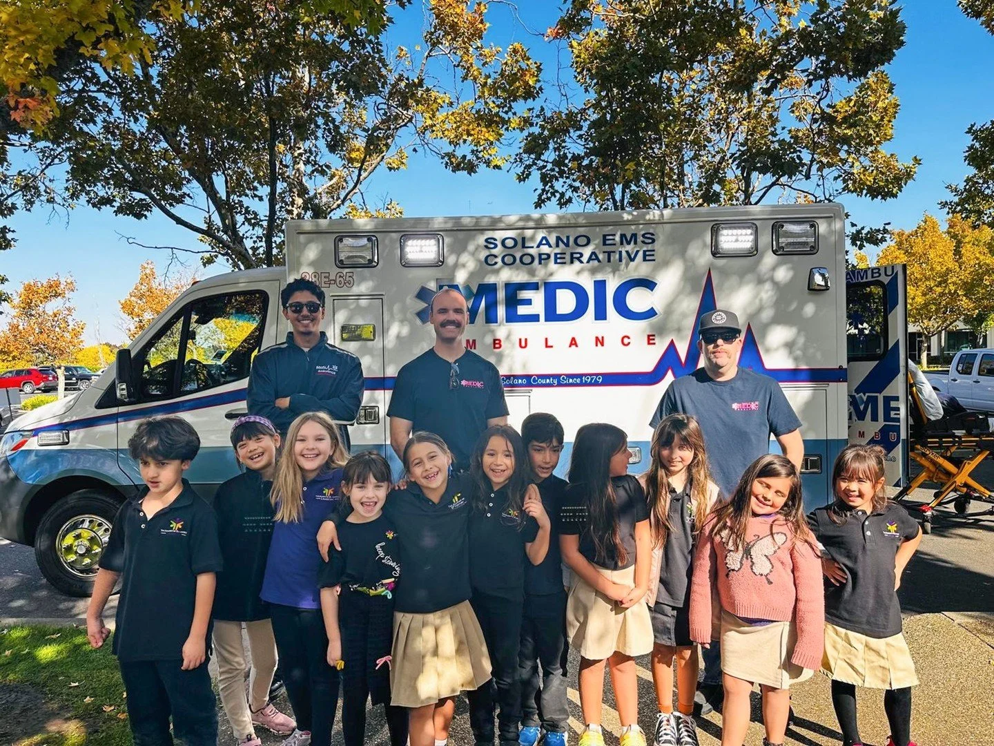 We had a great time visiting the Academy of 21st Century Learning in Vacaville! ππ Students learned what CPR is, when to call 911, and got an up-close look at one of our ambulances and gurneys. We love when schools invite us for show and tells as i
