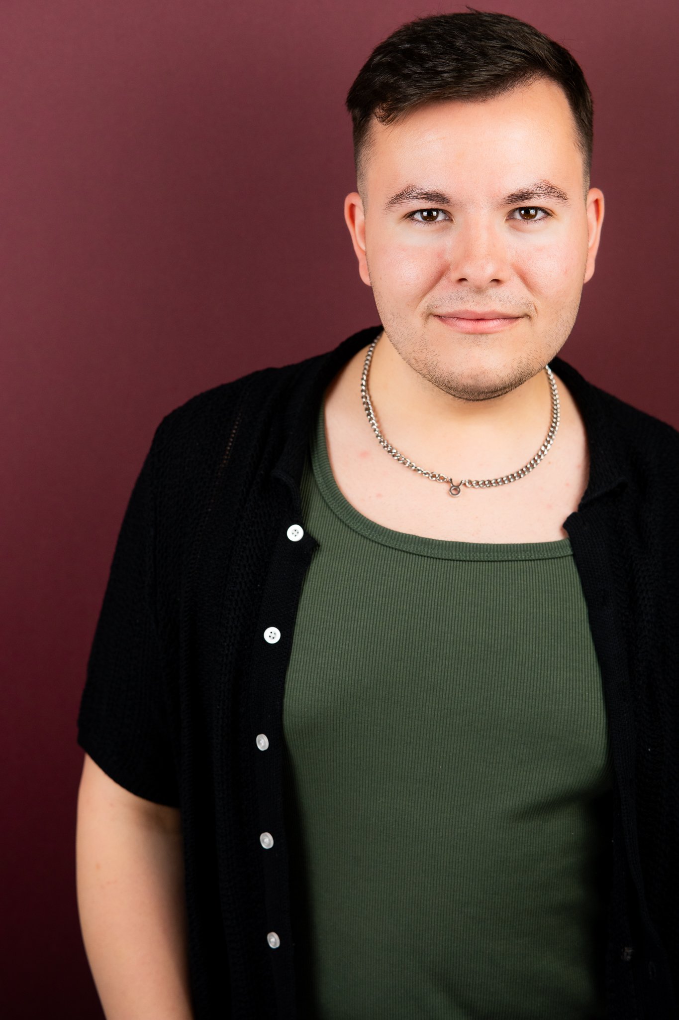 Headshots: Elizabeth Stenholt (@yourface_byliz)