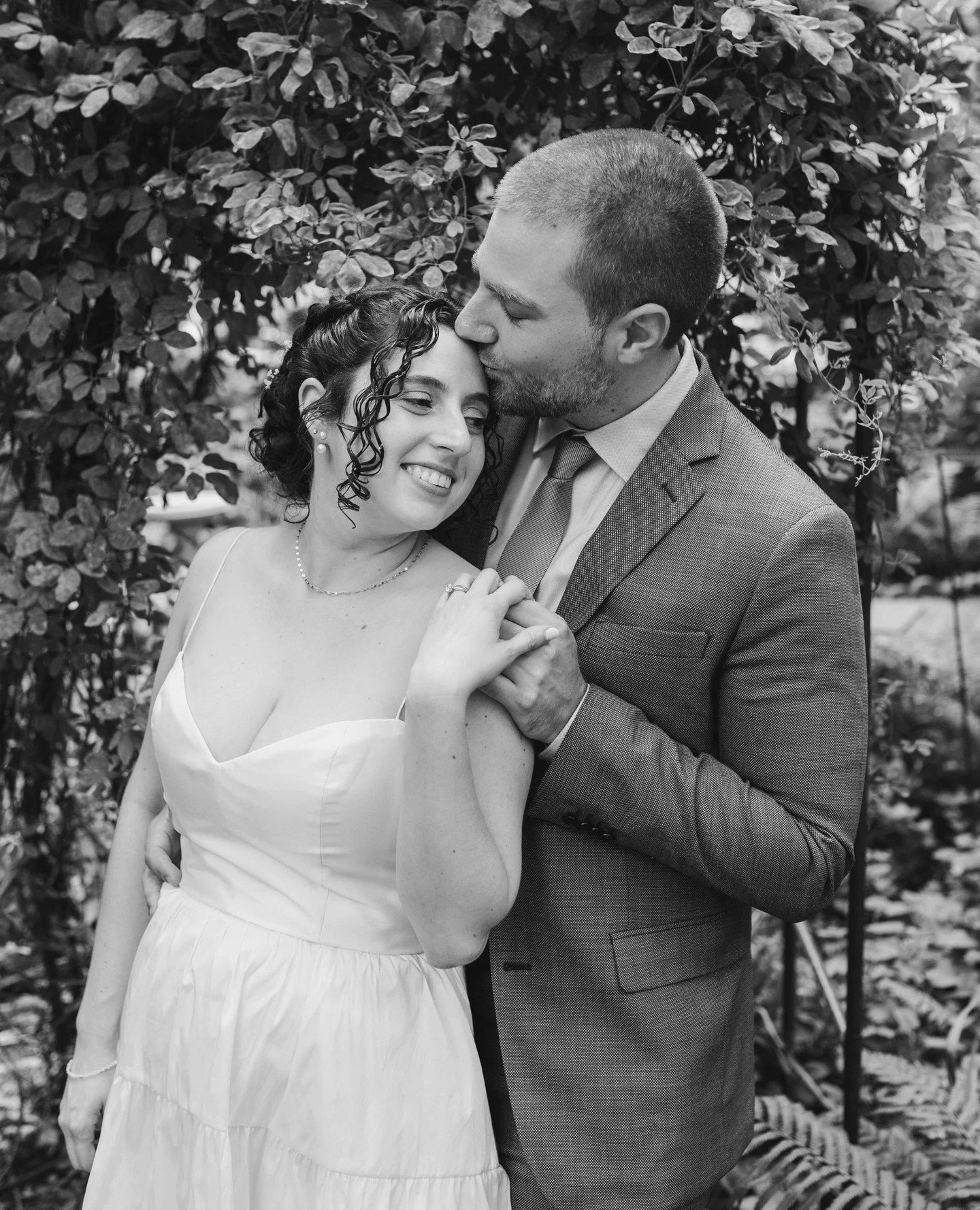 Flowers, forehead kisses, and polaroids with Abbey &amp; Keith 🖤⁠
⁠
Day-of coordinator: @nikkirisevents⁠
Ceremony venue: @87thstreetgardennyc⁠
Reception venue: @bustanny⁠
Abbey&rsquo;s hair and makeup: @fabiprobeauty⁠
Dress: @amsale