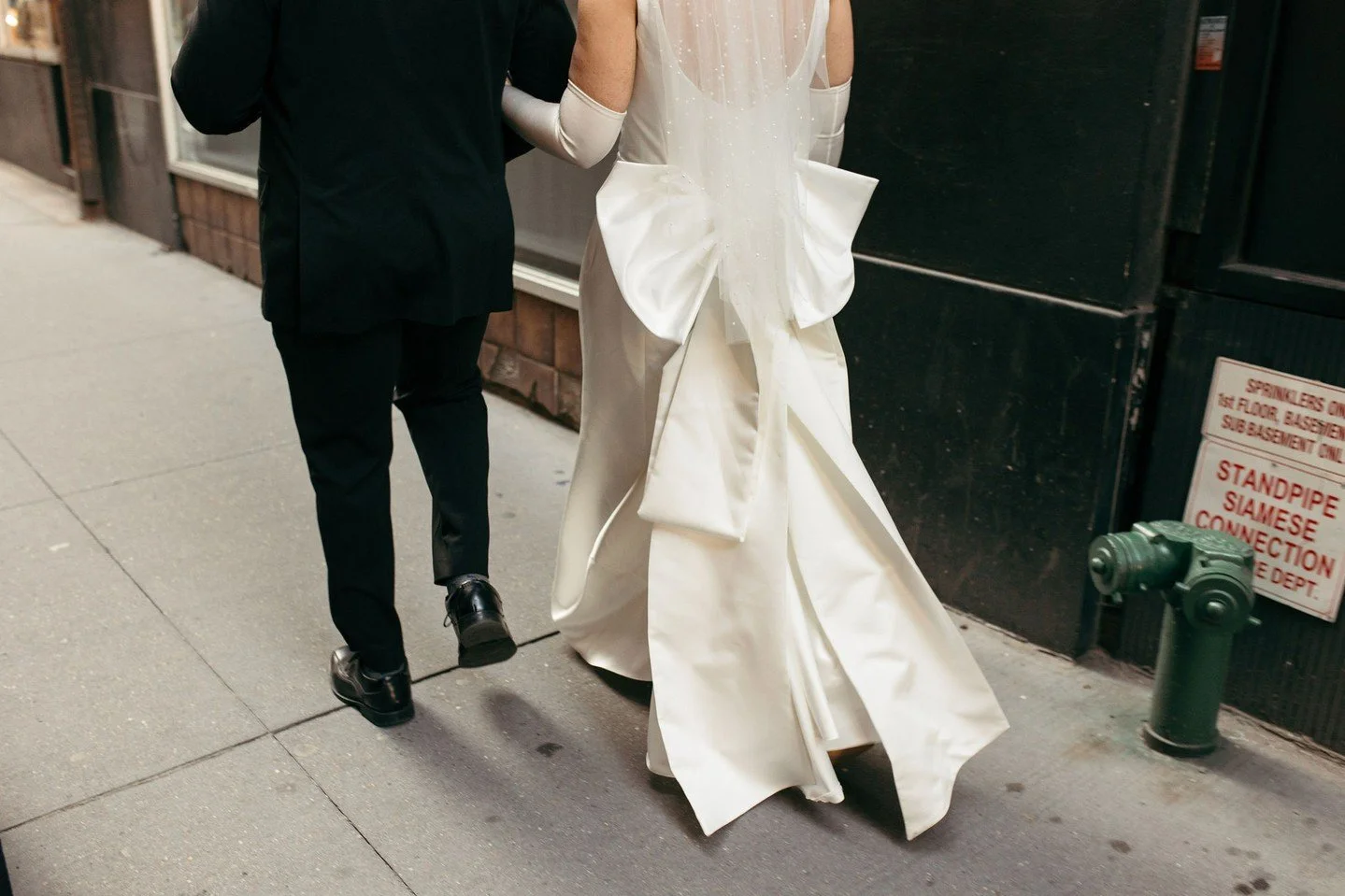 This whirlwind Manhattan elopement captures both the high energy of the city and the calm tenderness of two people beginning their new life together 💍 I love that these shots capture Sharon and Tristan's glamorous wedding outfits and beautifully hig