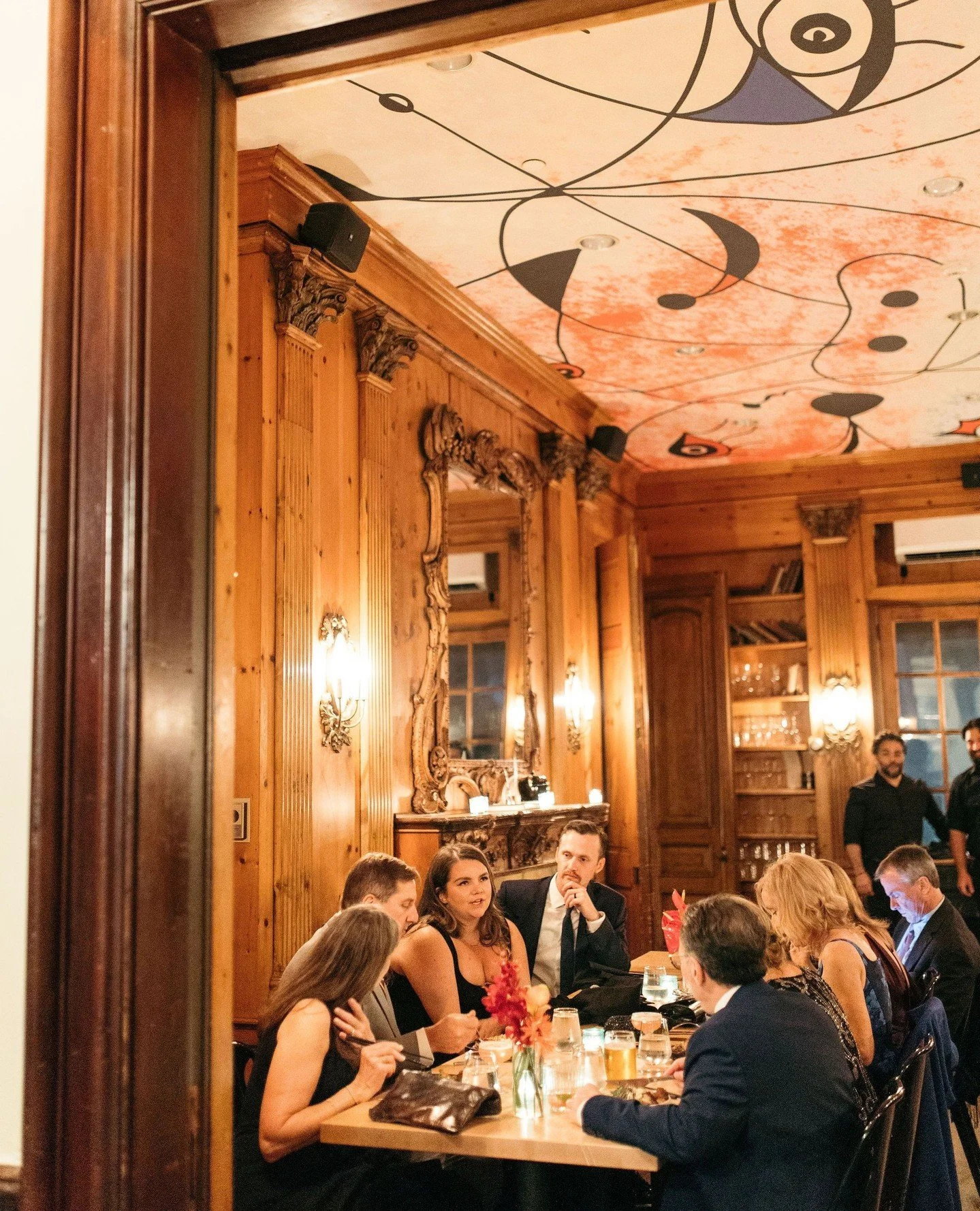 Just because eloping may mean your ceremony is small - doesn't mean that your party has to be! 🎉 Eliot &amp; Nick's wedding reception for family &amp; friends was an absolute joy to be a part of 🥰 Their venue @goosefeatherny was a vibrant and whims