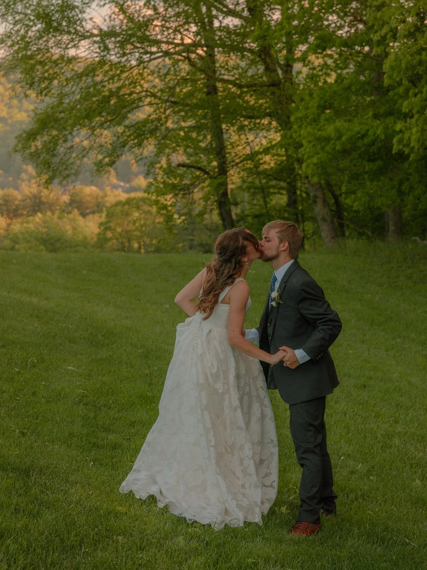 The Wards !!!!! One of my dear friends married her best friend this summer. It was a day full of joy, love, and lots of color. I had the deepest honor of standing by her side and capturing the day (alongside my talented associate @hannahk_photo !!) M