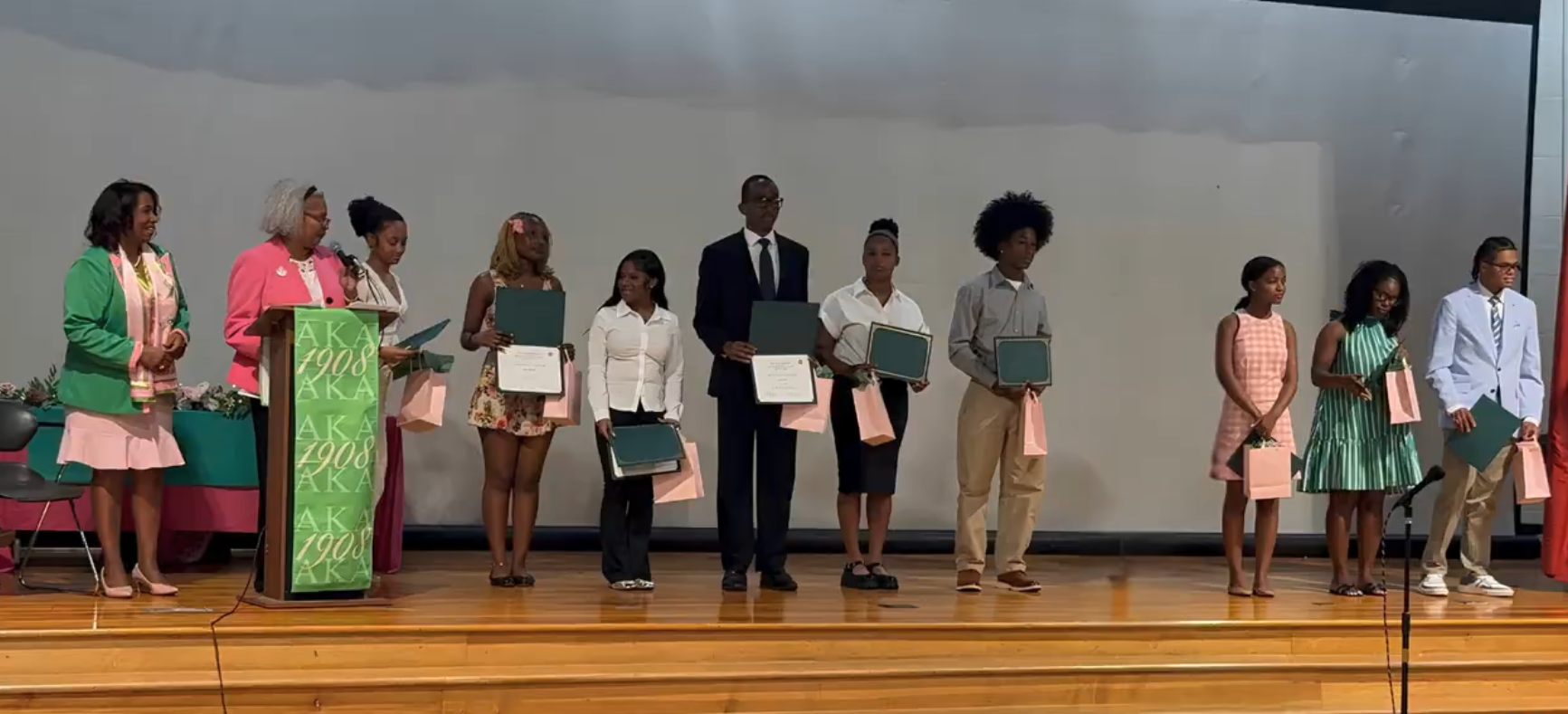ZNO Scholarships.png