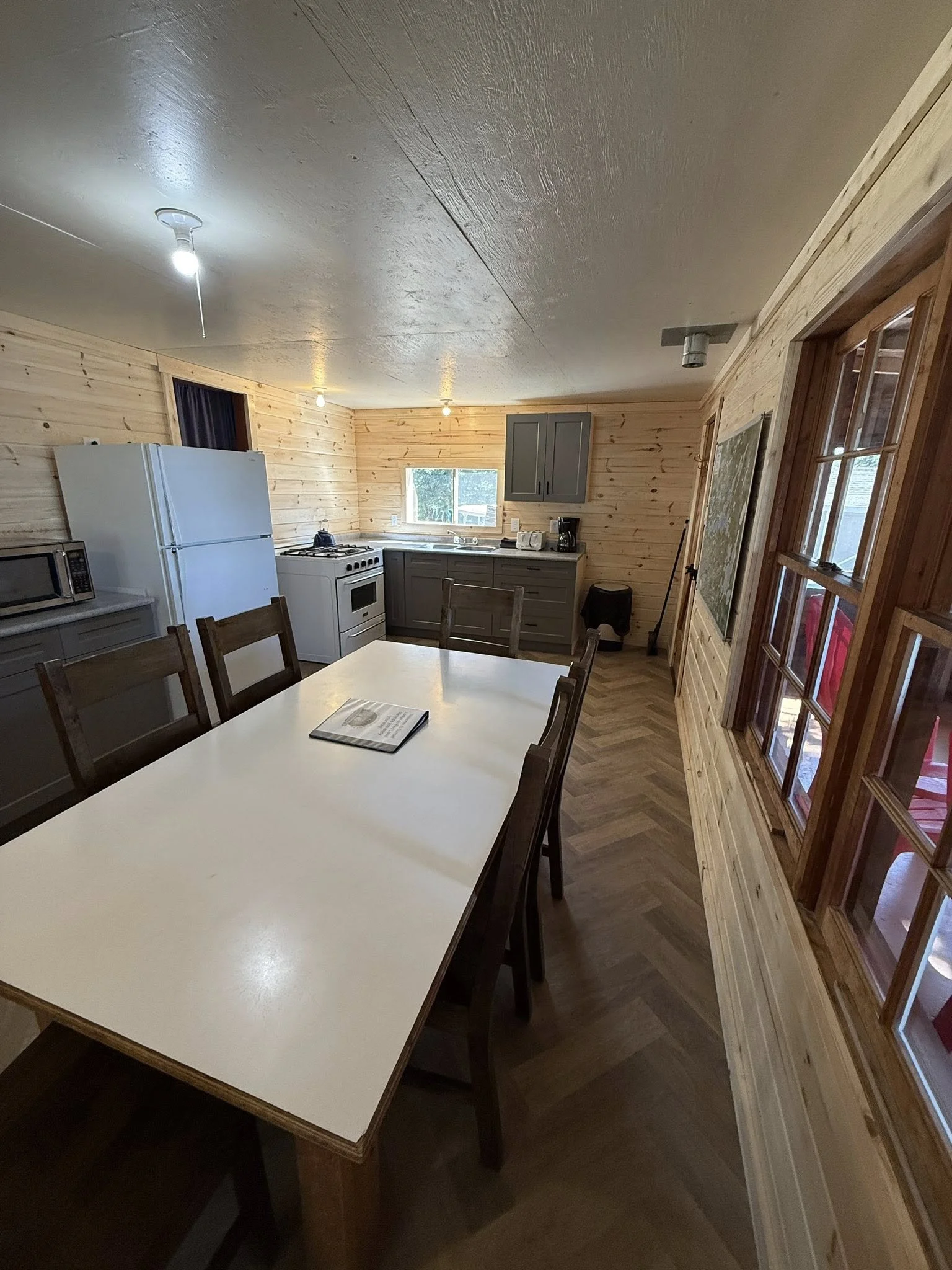 cabin 4 kitchen 2.jpg