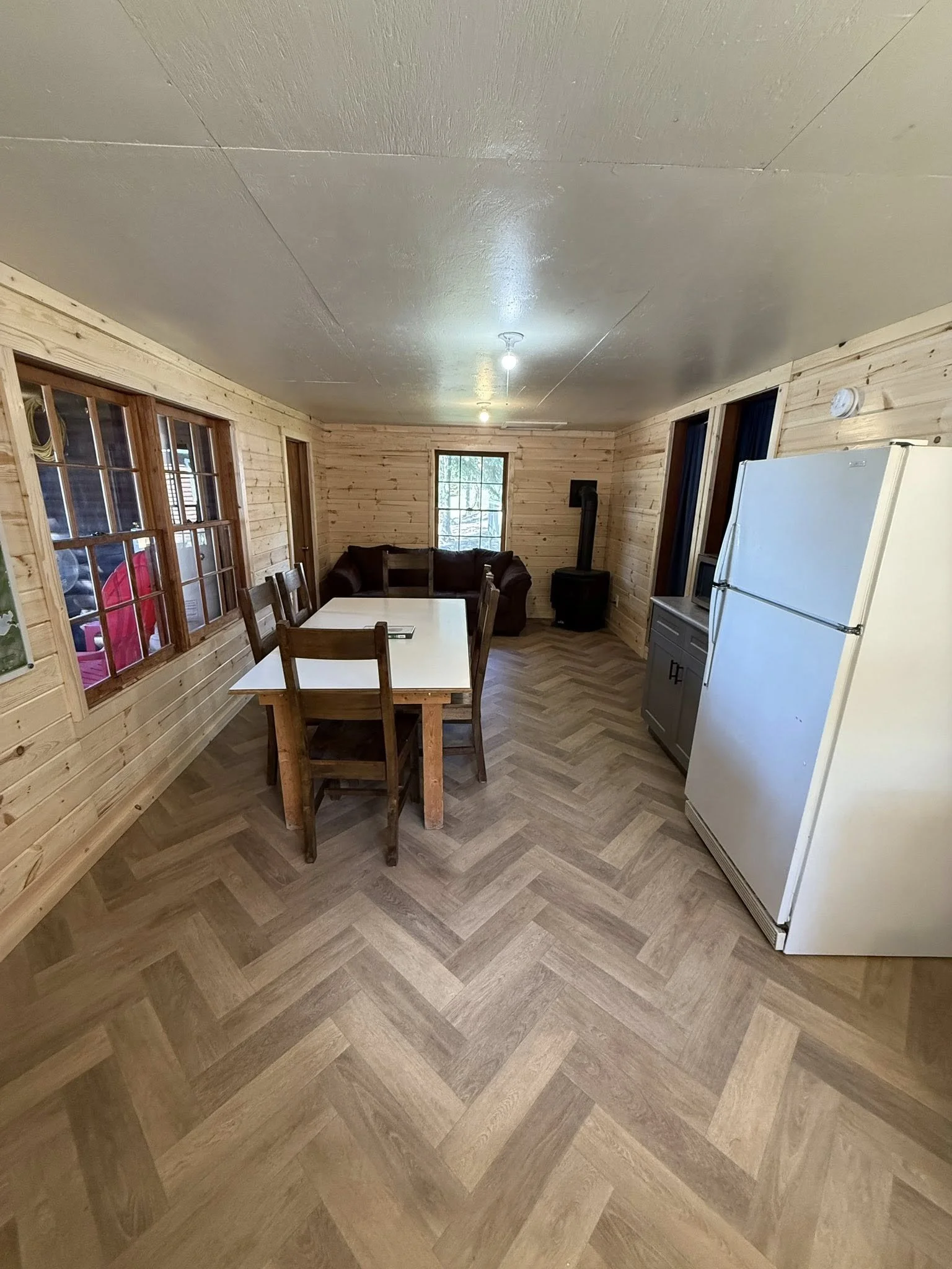 cabin 4 kitchen 4.jpg
