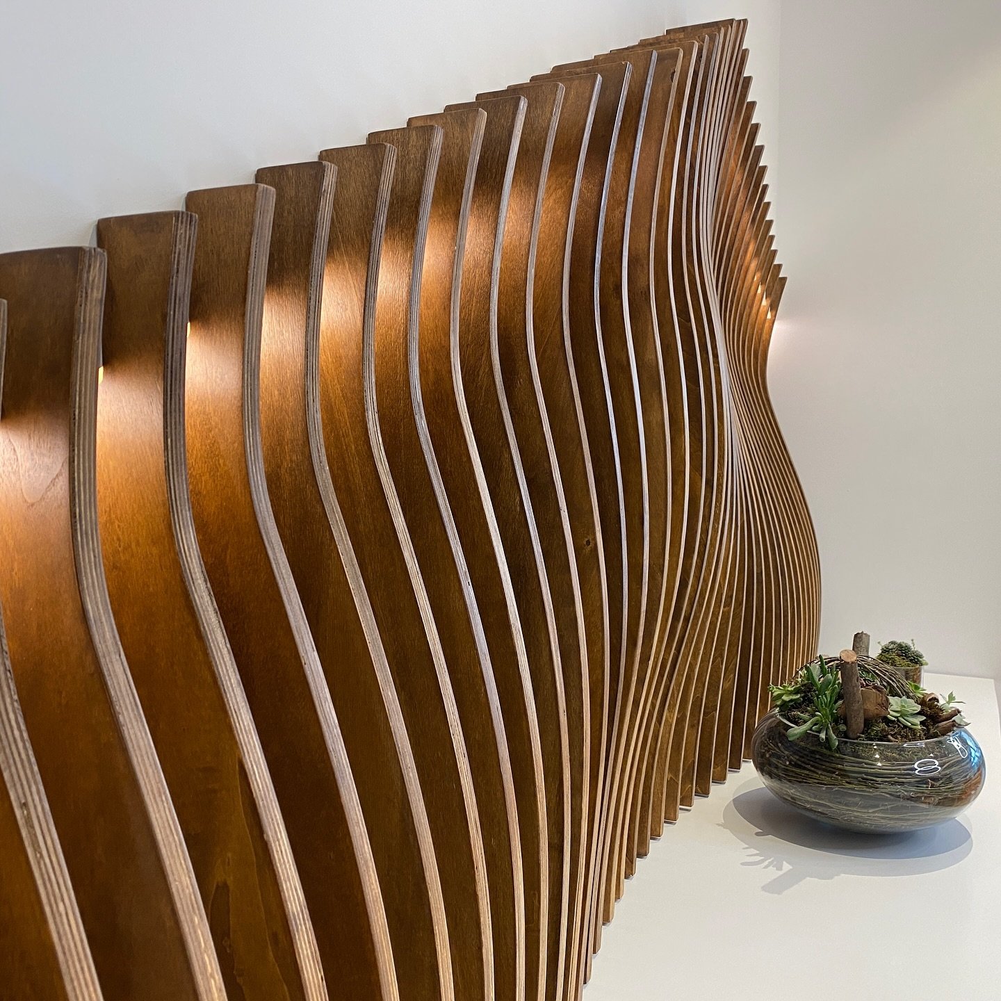 Celebrating the form and movement! Rhythmic patterns create mesmerizing visual effect. 
#WoodArt #SculpturalDesign #InnovativeCraftsmanship #InteriorDesign&rdquo;
