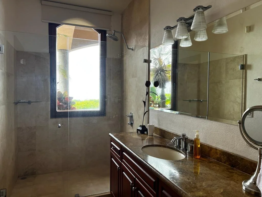 Sun Monkey - BD 1 Bathroom