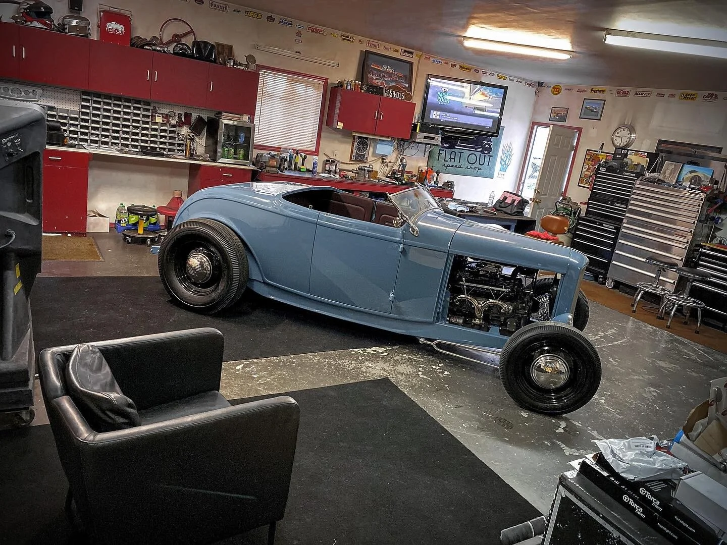 Fresh looking blue from a few years ago. 
.
.
.
#winterfresh #32roadster #32ford #roadster #caroftheweek #classiccarsforsale #carbuild #hotrod