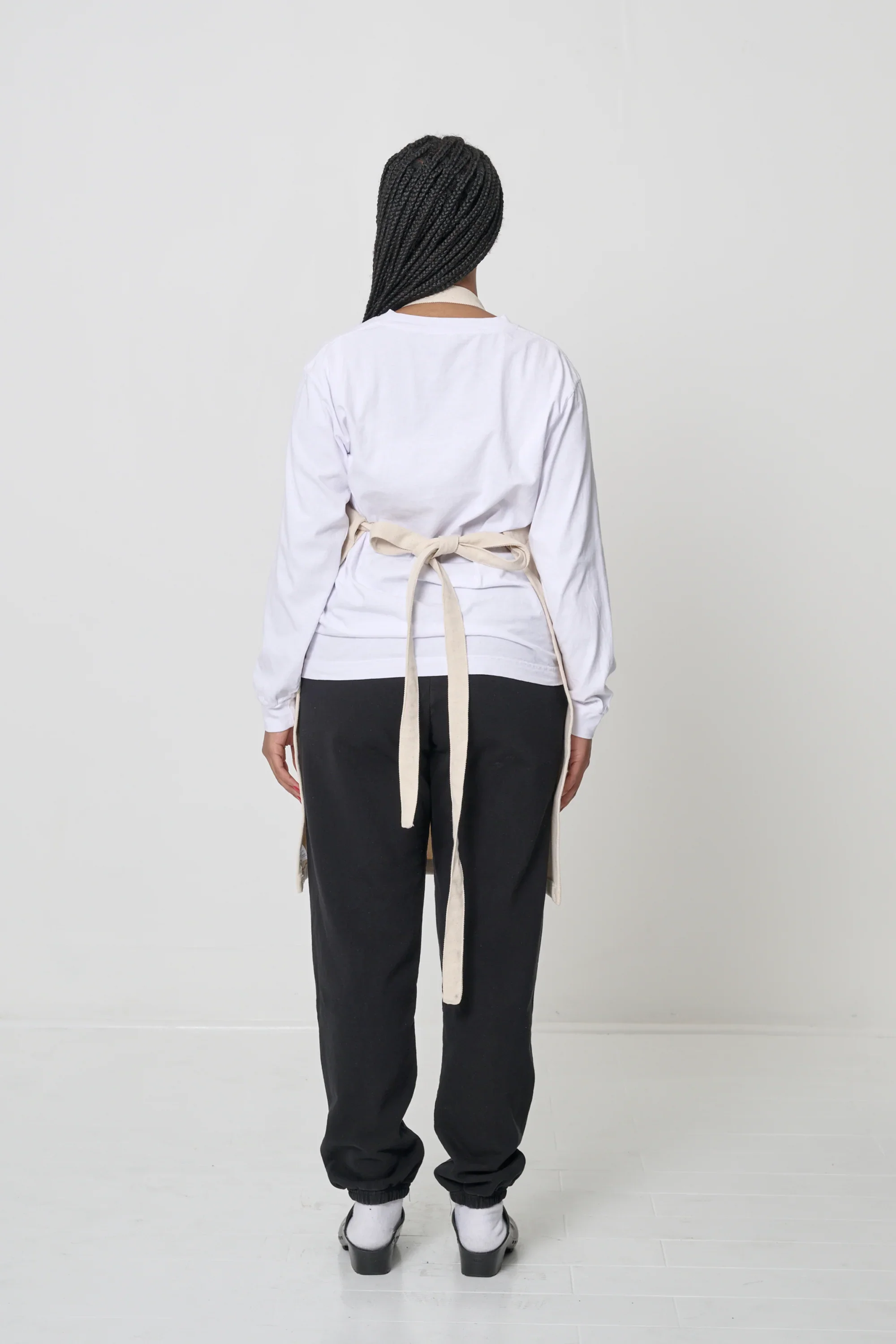 AdjustableApron_Natural_Londyn_3_240504.jpg.webp