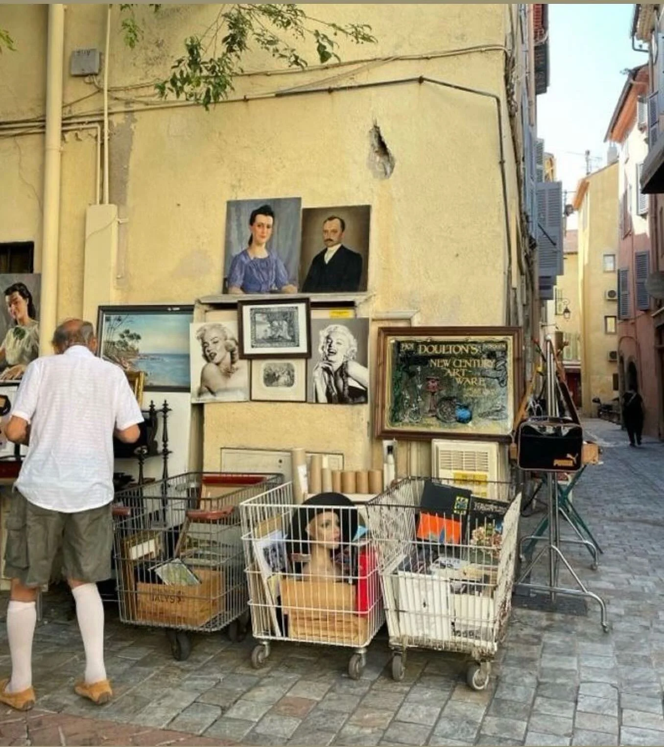 Friendliest reminder that this Sunday, Nov. 9th is the last day to apply to be in our Winter Market this upcoming holiday season! 

Cactus Blossom is celebrating our 10th holiday season with a special collection of Montana artists and makers curated 